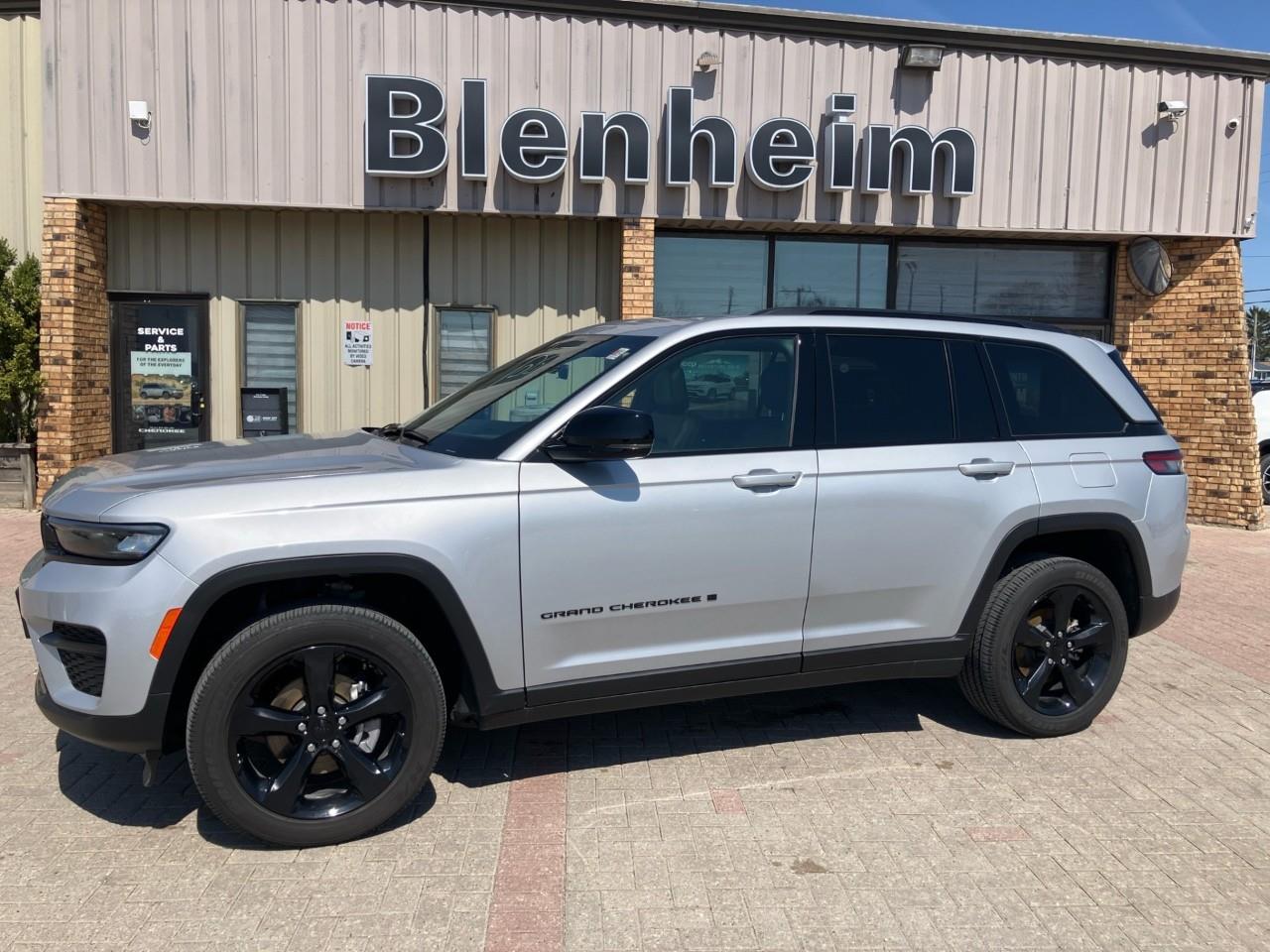 2025 Jeep Grand Cherokee Laredo 4WD