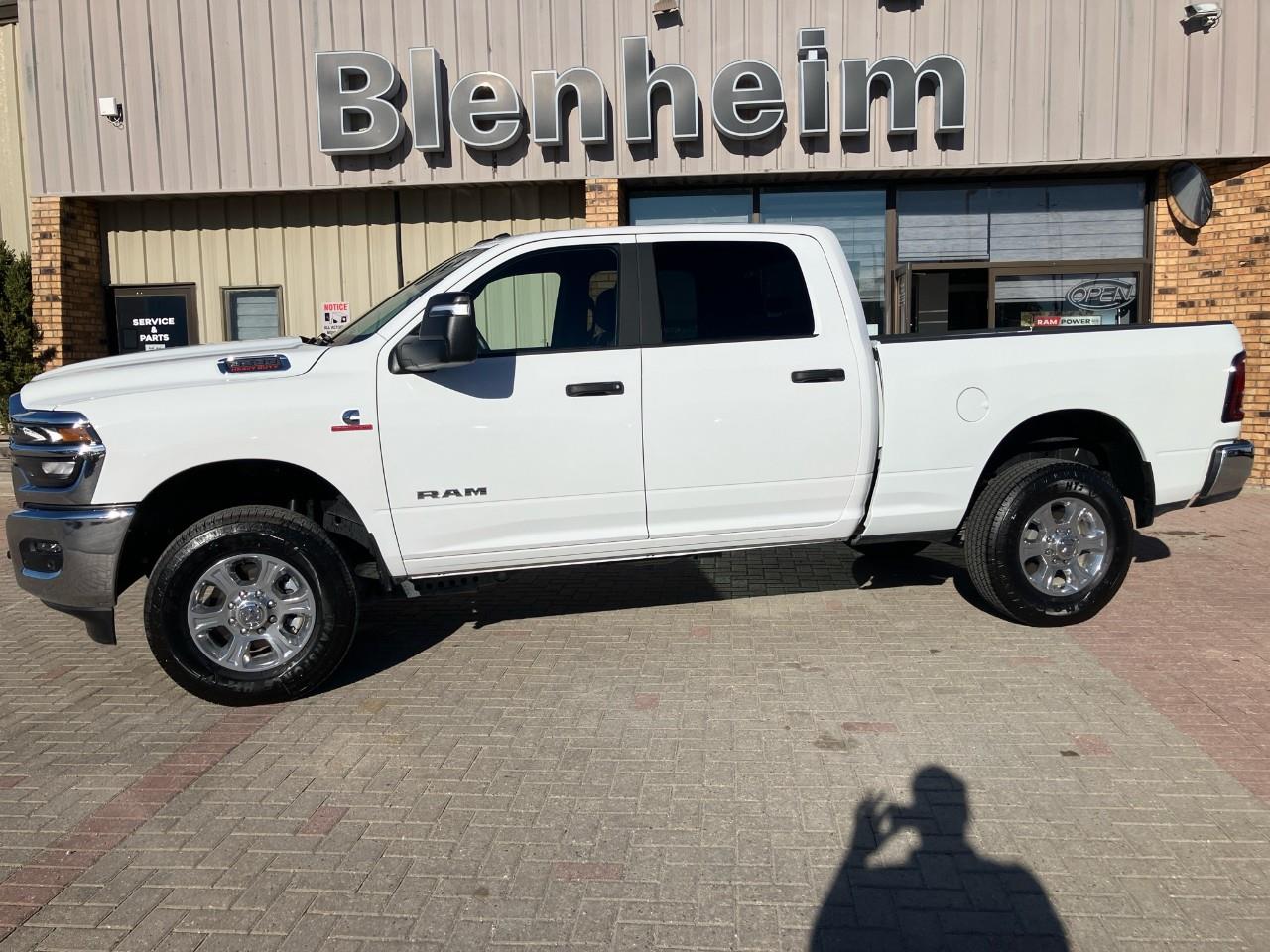 Bright White Clearcoat 2025 RAM 3500 Pickup Truck Four-Wheel Drive 8-Speed Automatic