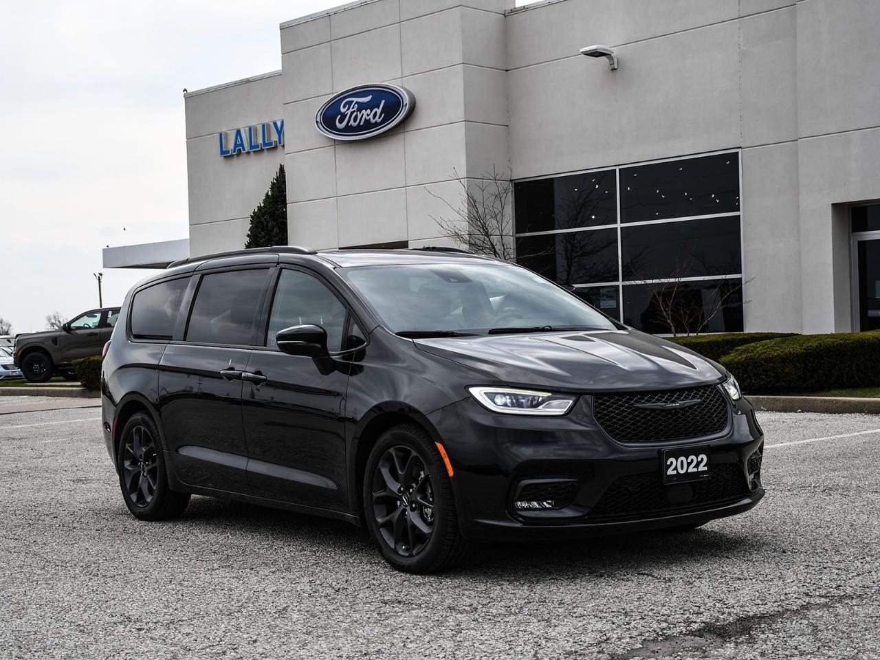 2022 Chrysler Pacifica Limited FWD