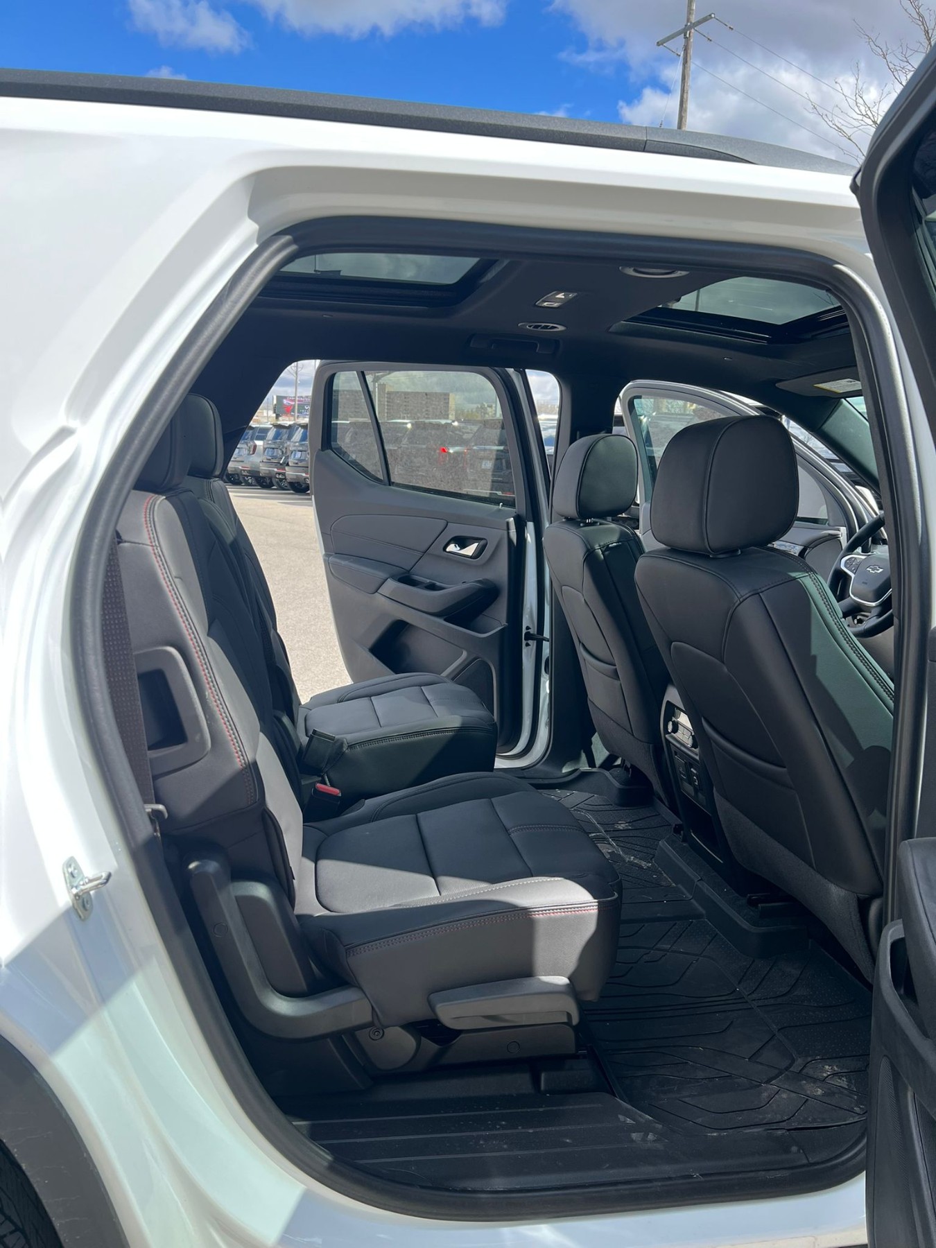 used 2023 Chevrolet Traverse car, priced at $45,900