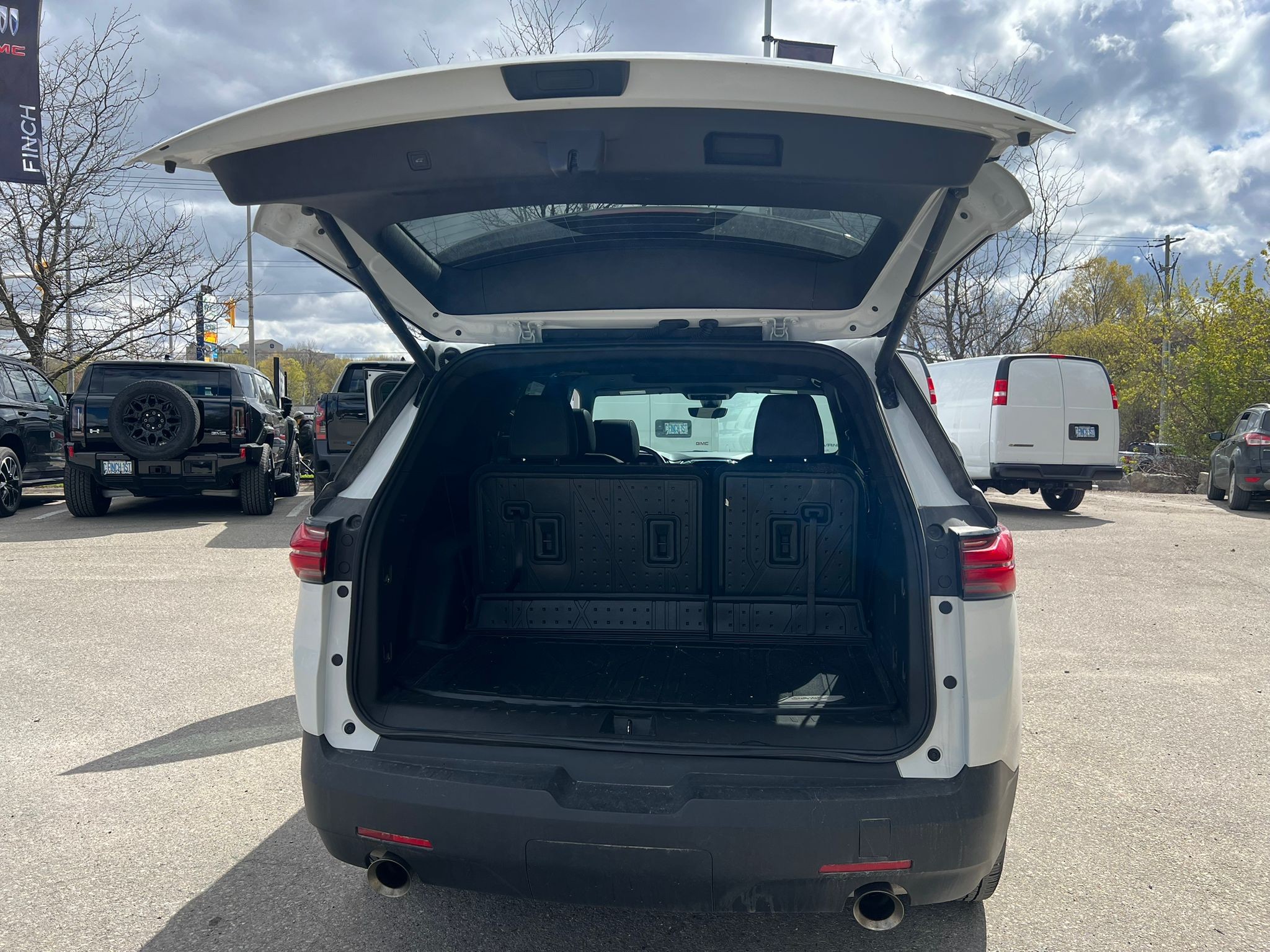 used 2023 Chevrolet Traverse car, priced at $45,900