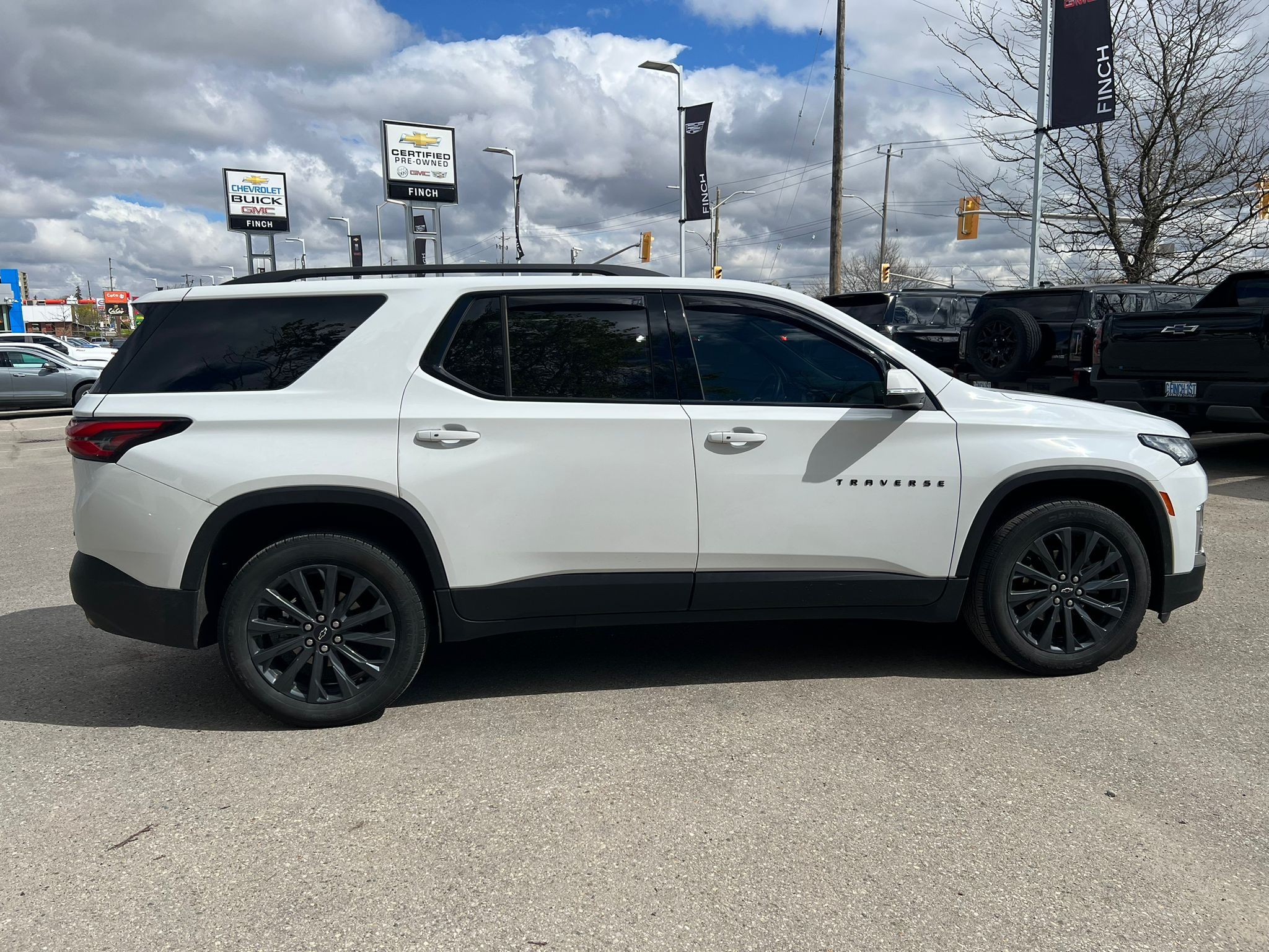 used 2023 Chevrolet Traverse car, priced at $45,900