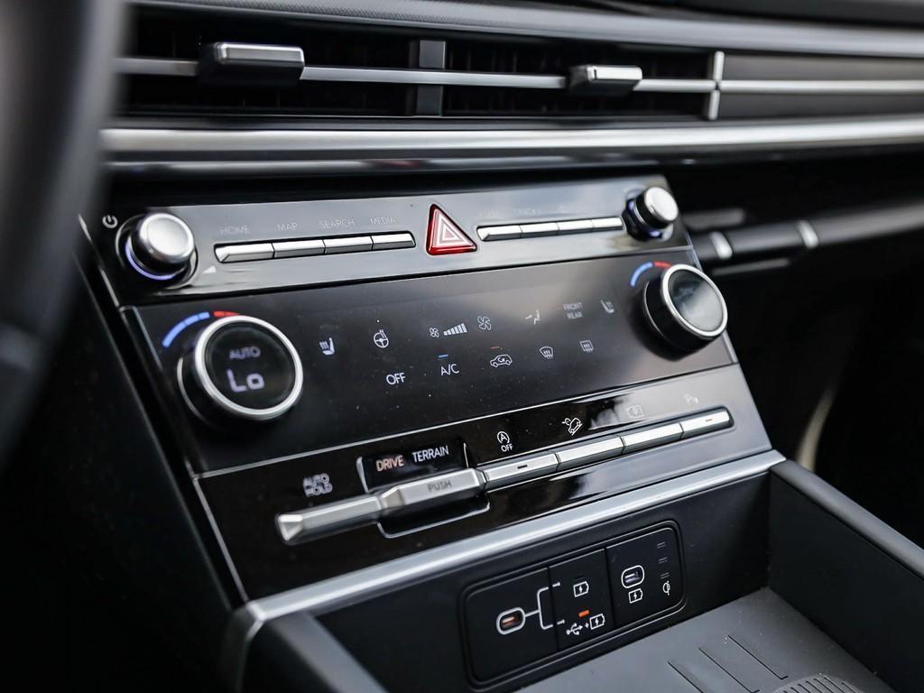 used 2025 Hyundai Santa Fe car, priced at $45,397