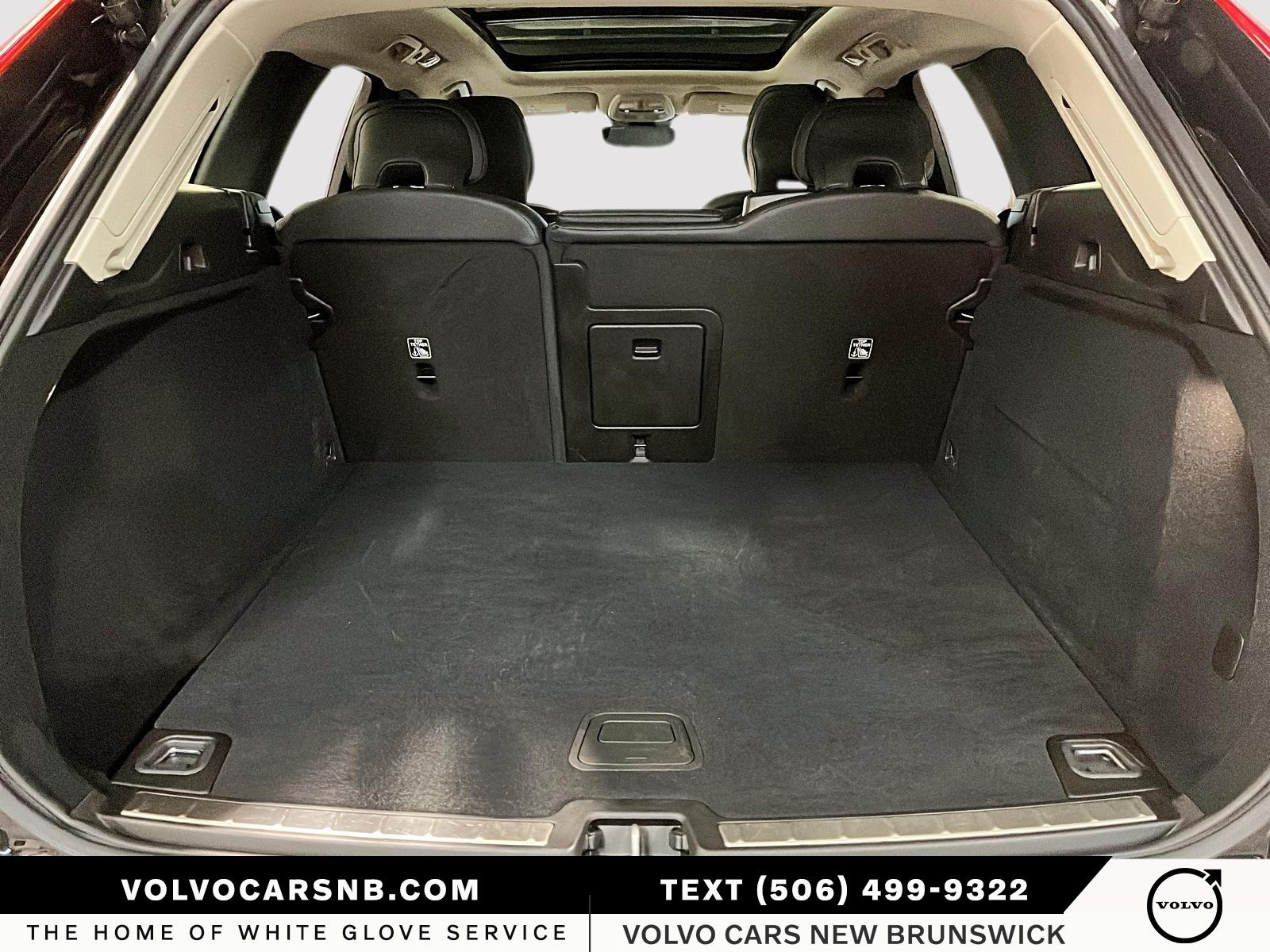 2025 Volvo XC60 B5 Plus Dark Theme