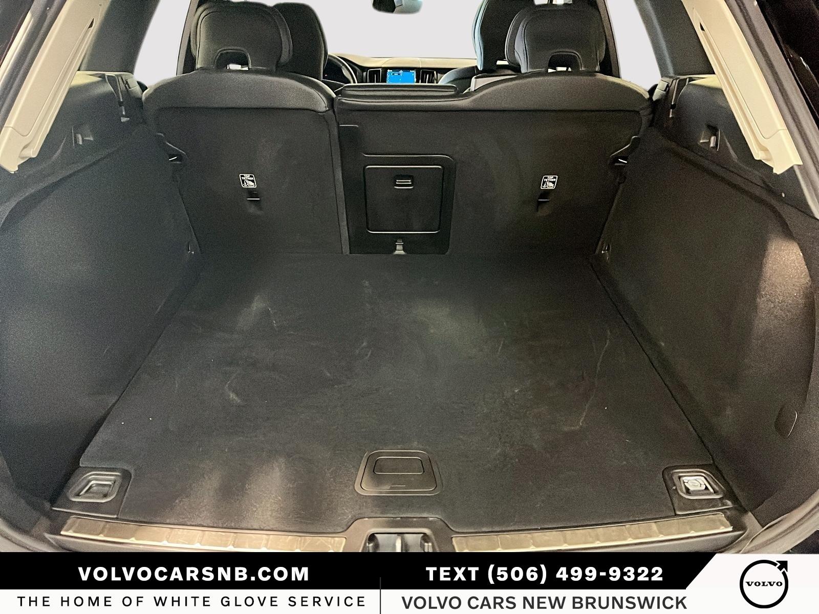 2025 Volvo XC60 B5 Plus Dark Theme