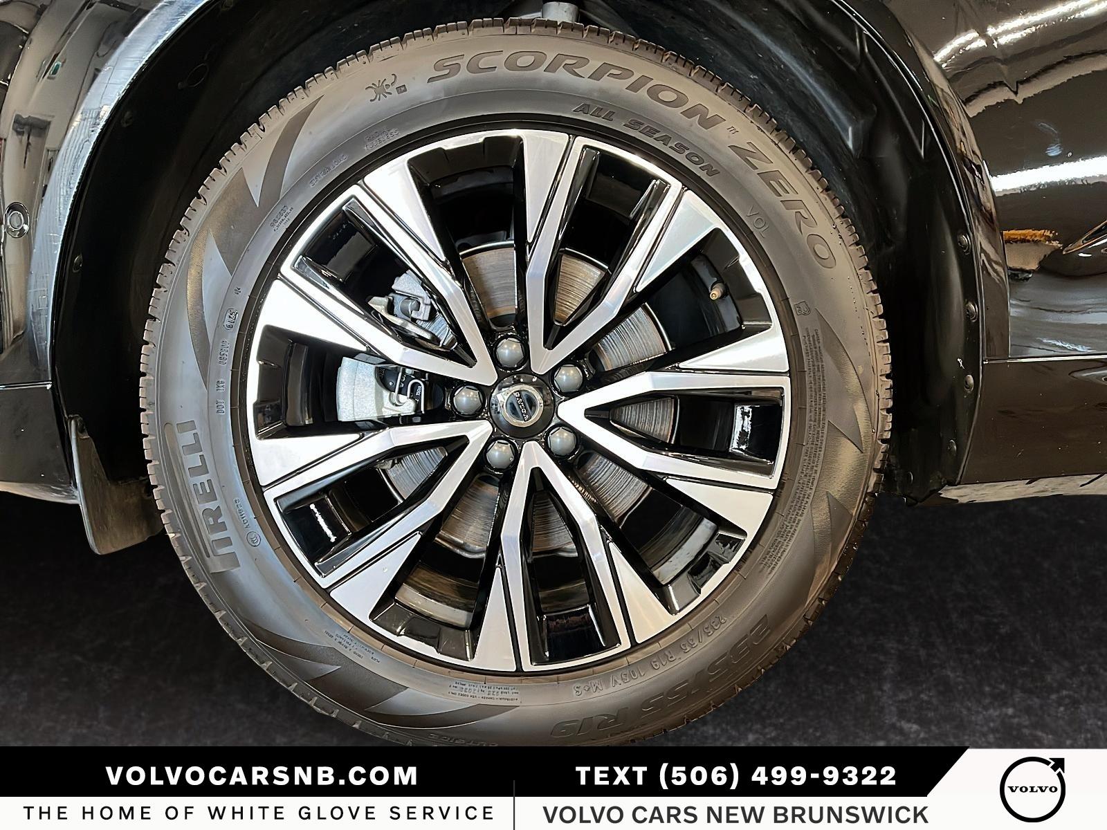2025 Volvo XC60 B5 Plus Dark Theme