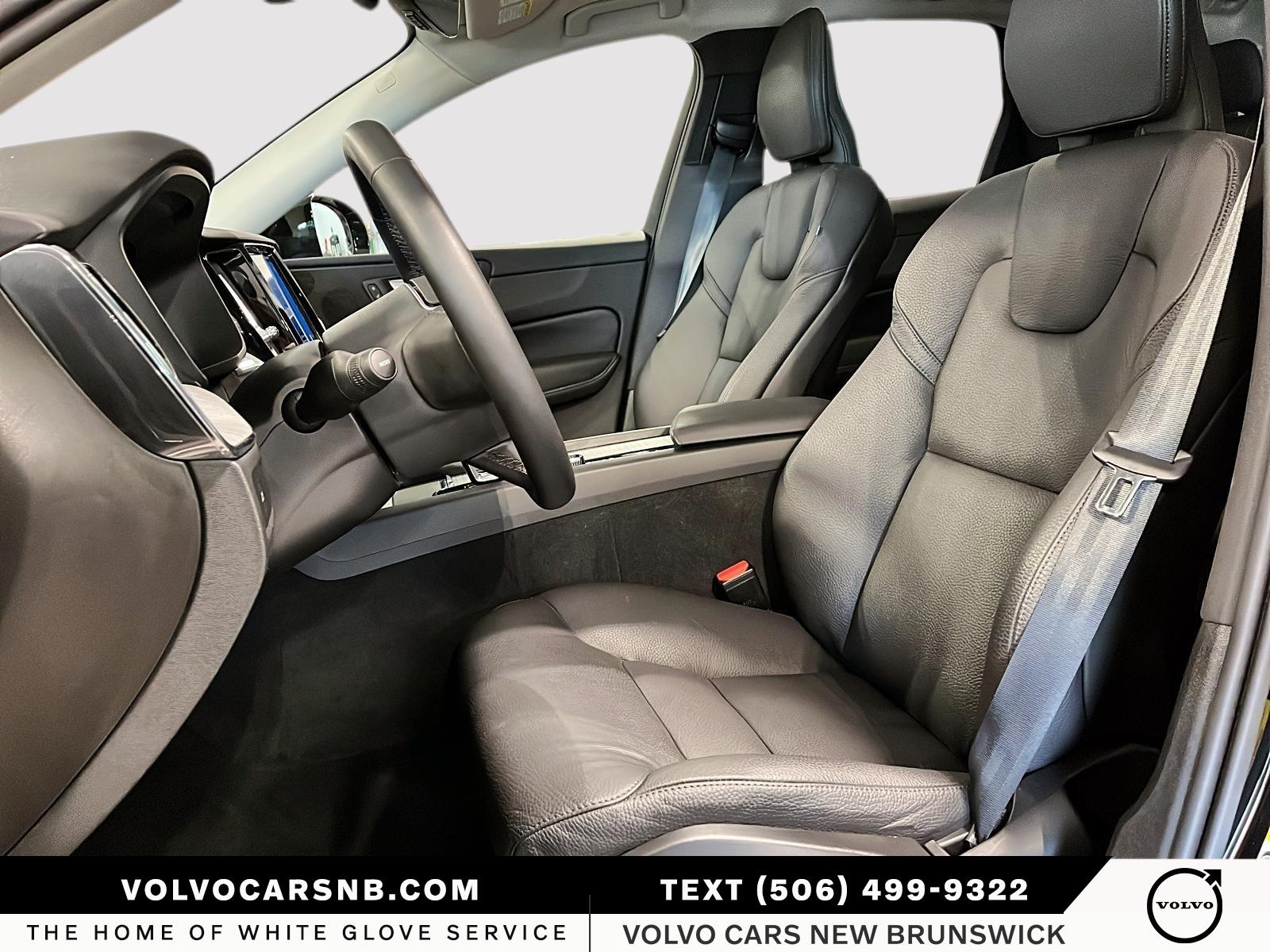 2025 Volvo XC60 B5 Plus Dark Theme
