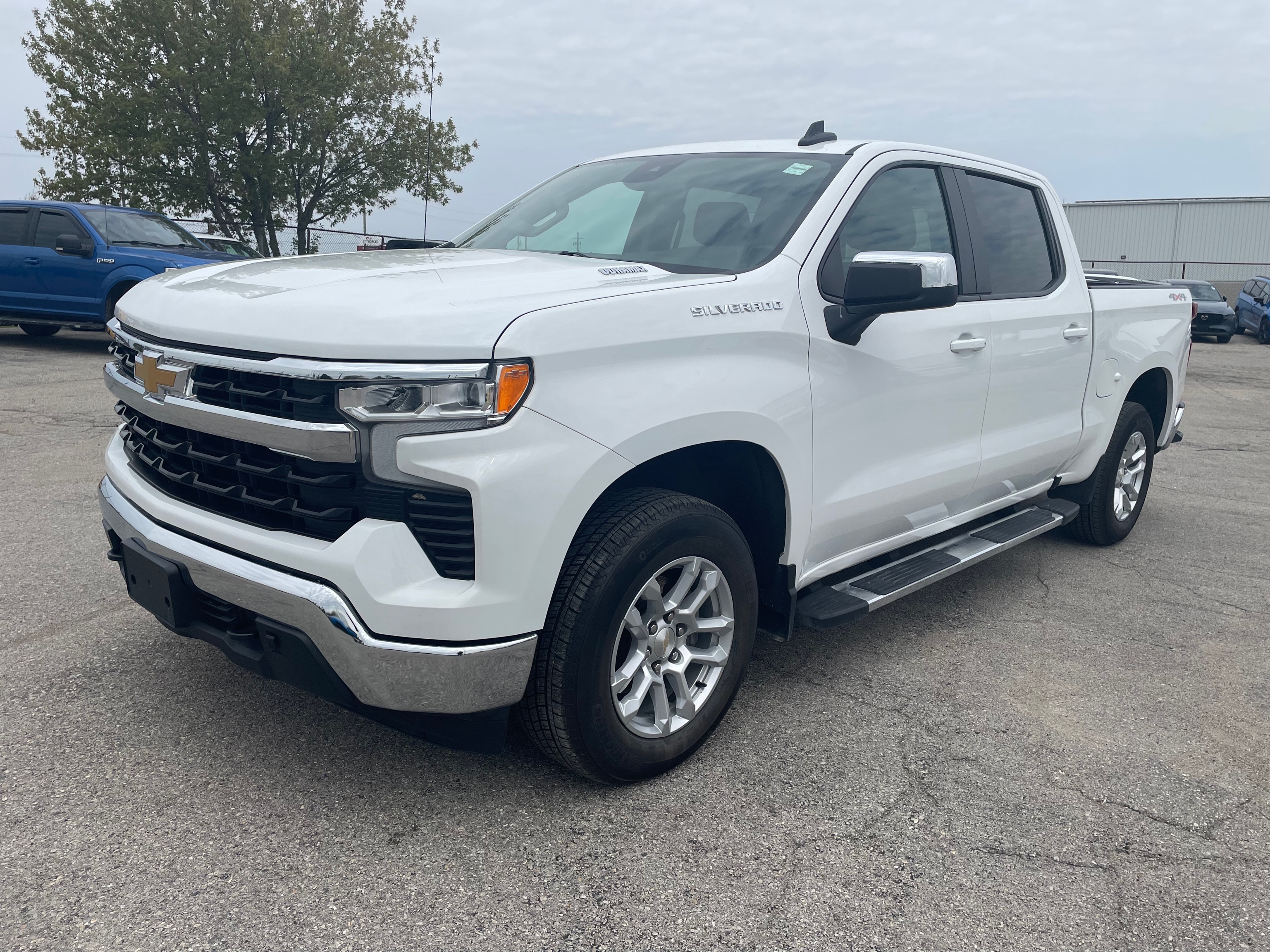 2023 Chevrolet Silverado 1500 LT Crew Cab 4WD