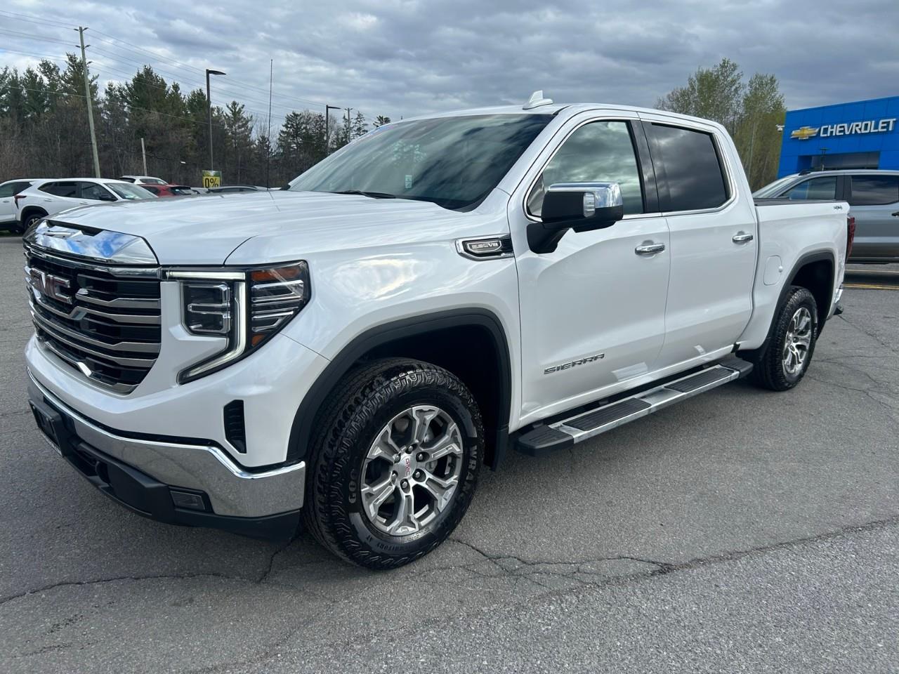 White 2023 GMC Sierra 1500 SLT Crew Cab 4WD Pickup Truck Four-Wheel Drive Automatic