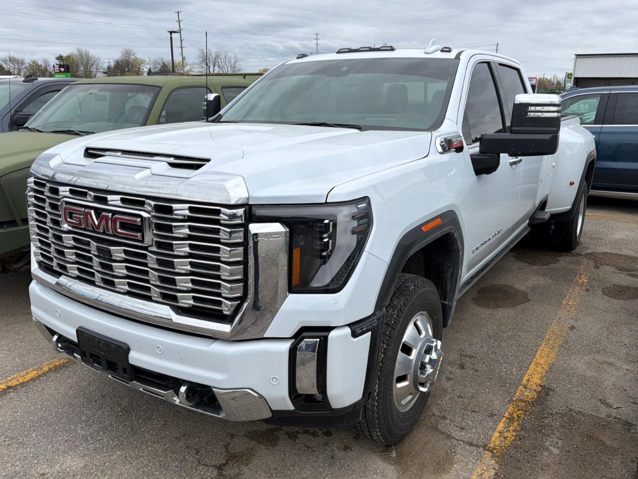 GMC Sierra 3500HD Denali Crew Cab 4WD 2026