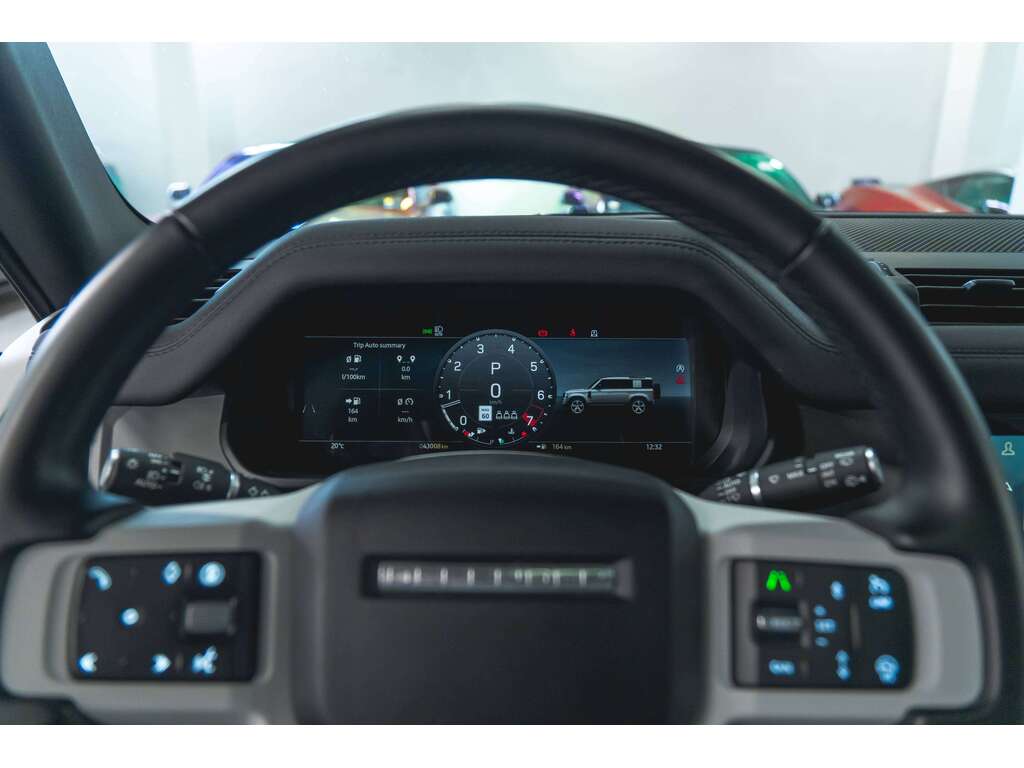 Land Rover Defender 2024