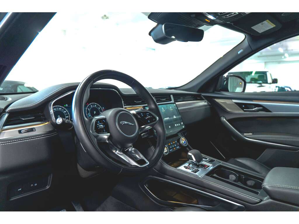 Jaguar F-PACE 2024