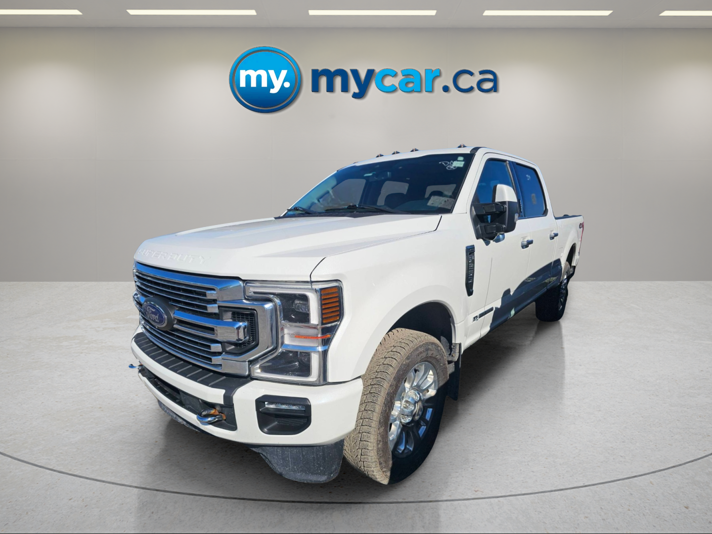 White 2022 Ford F-250 Super Duty Limited Crew Cab 4WD Pickup Truck Four-Wheel Drive Automatic