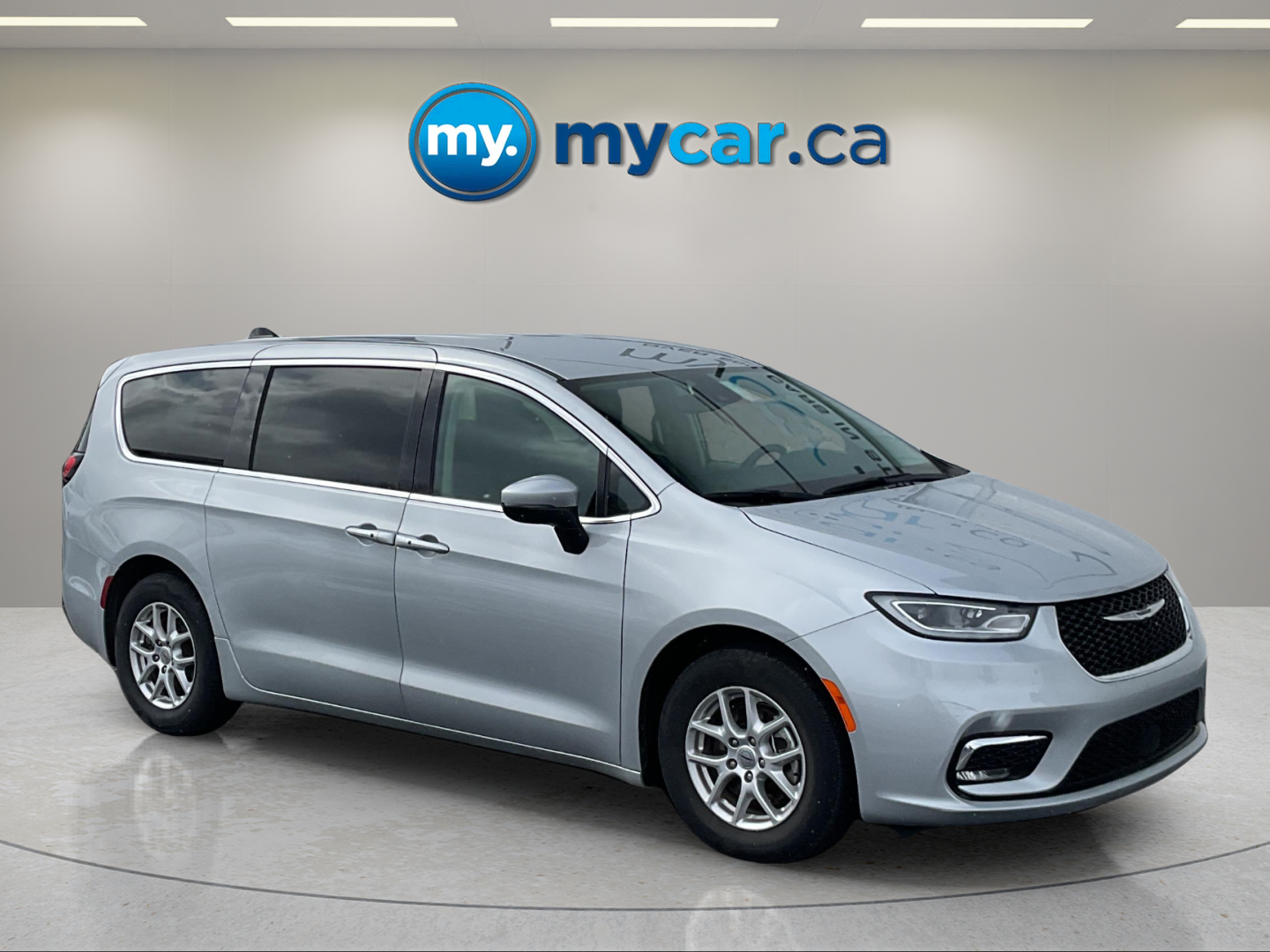 Silver 2023 Chrysler Pacifica Touring L FWD Minivan Front-Wheel Drive 9-Speed Automatic