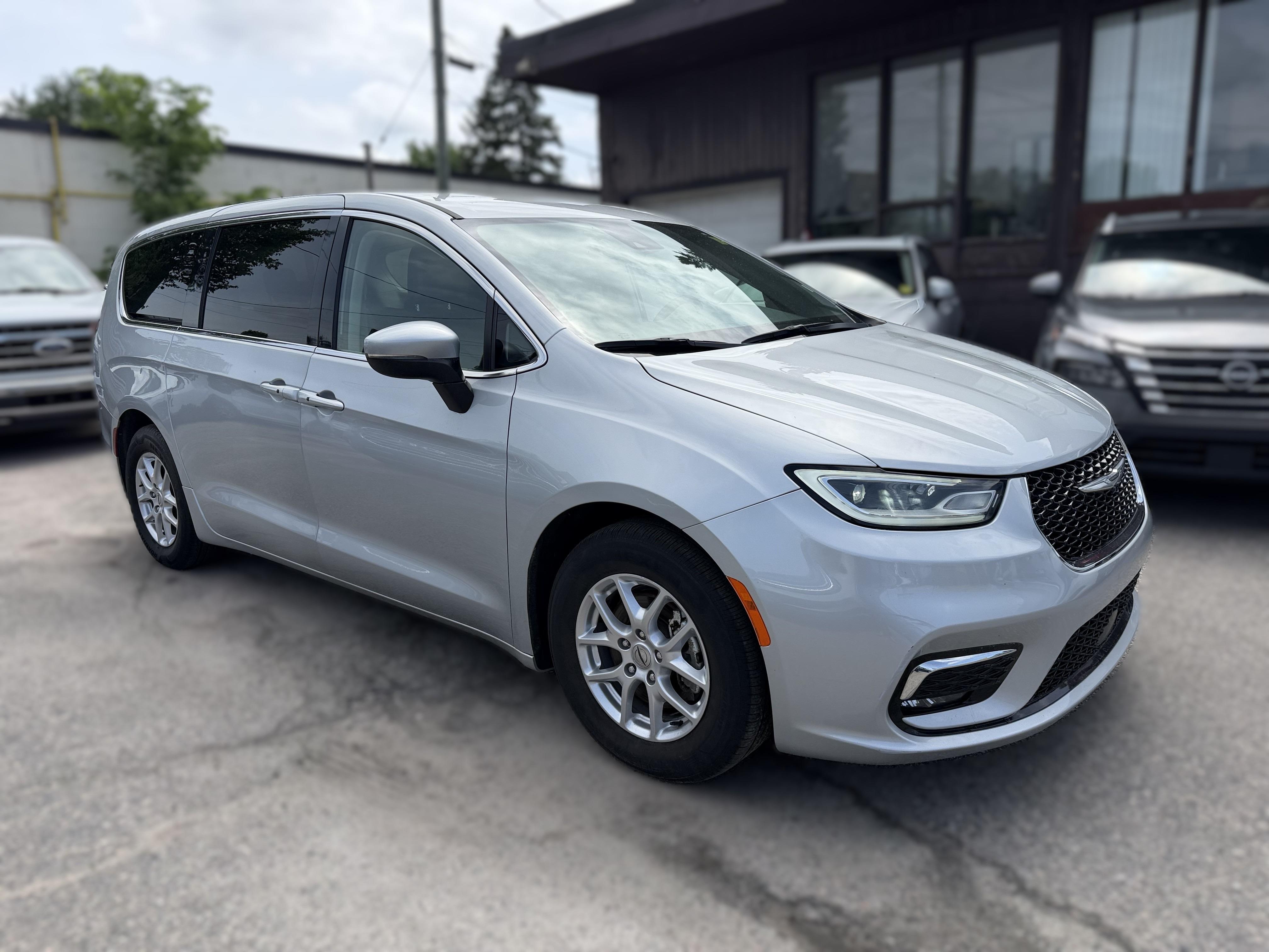 2023 Chrysler Pacifica Touring L FWD
