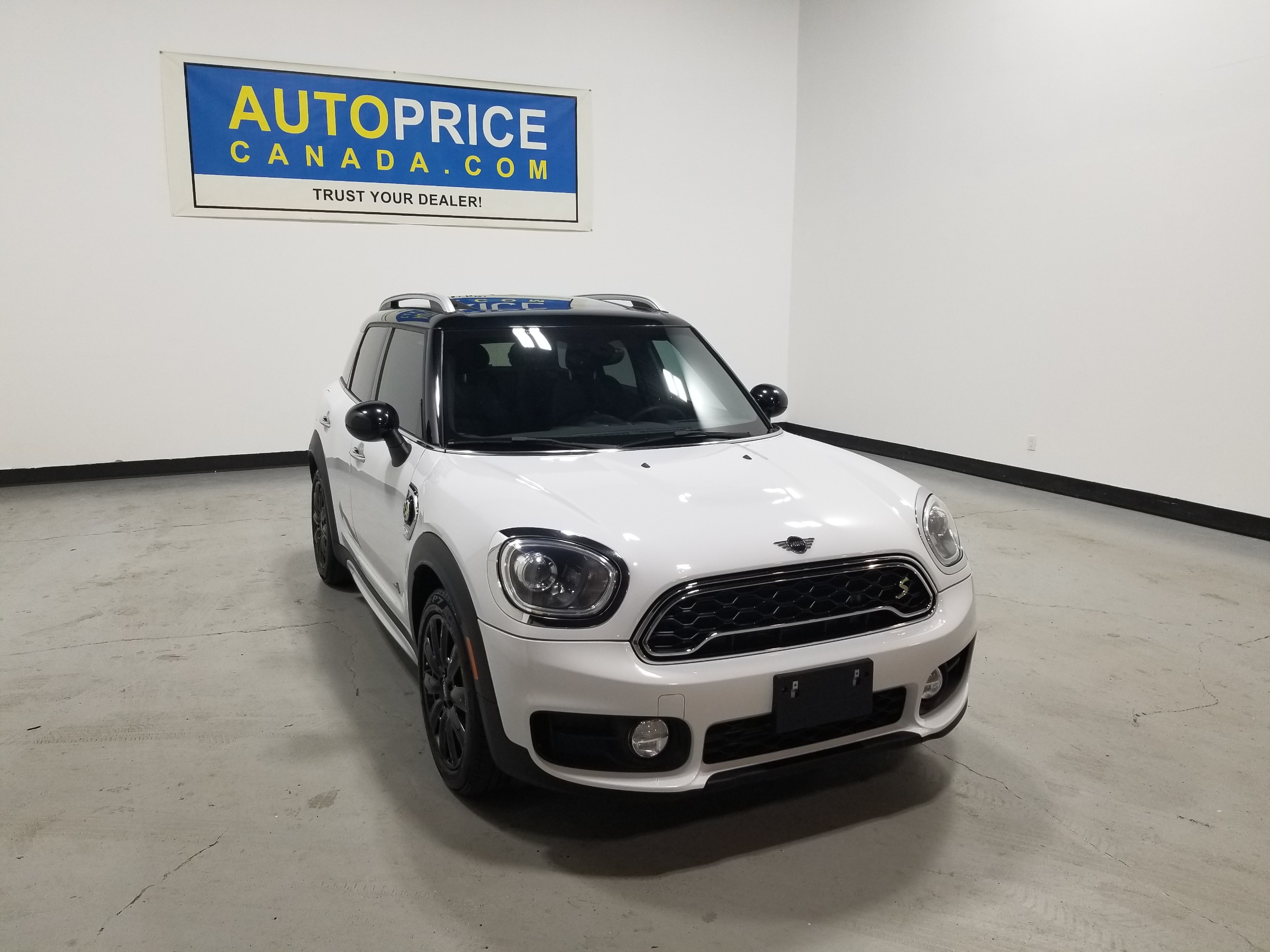 White 2019 MINI Countryman Hybrid Plug-in Cooper SE ALL4 AWD SUV / Crossover All-Wheel Drive 6-Speed Automatic