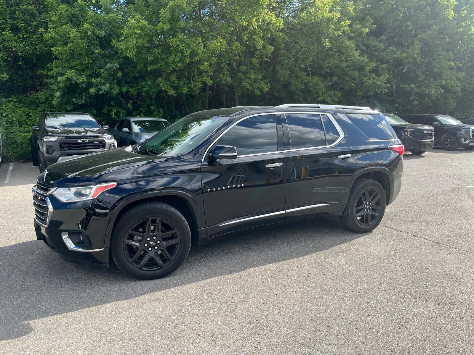 used 2020 Chevrolet Traverse car, priced at $28,879
