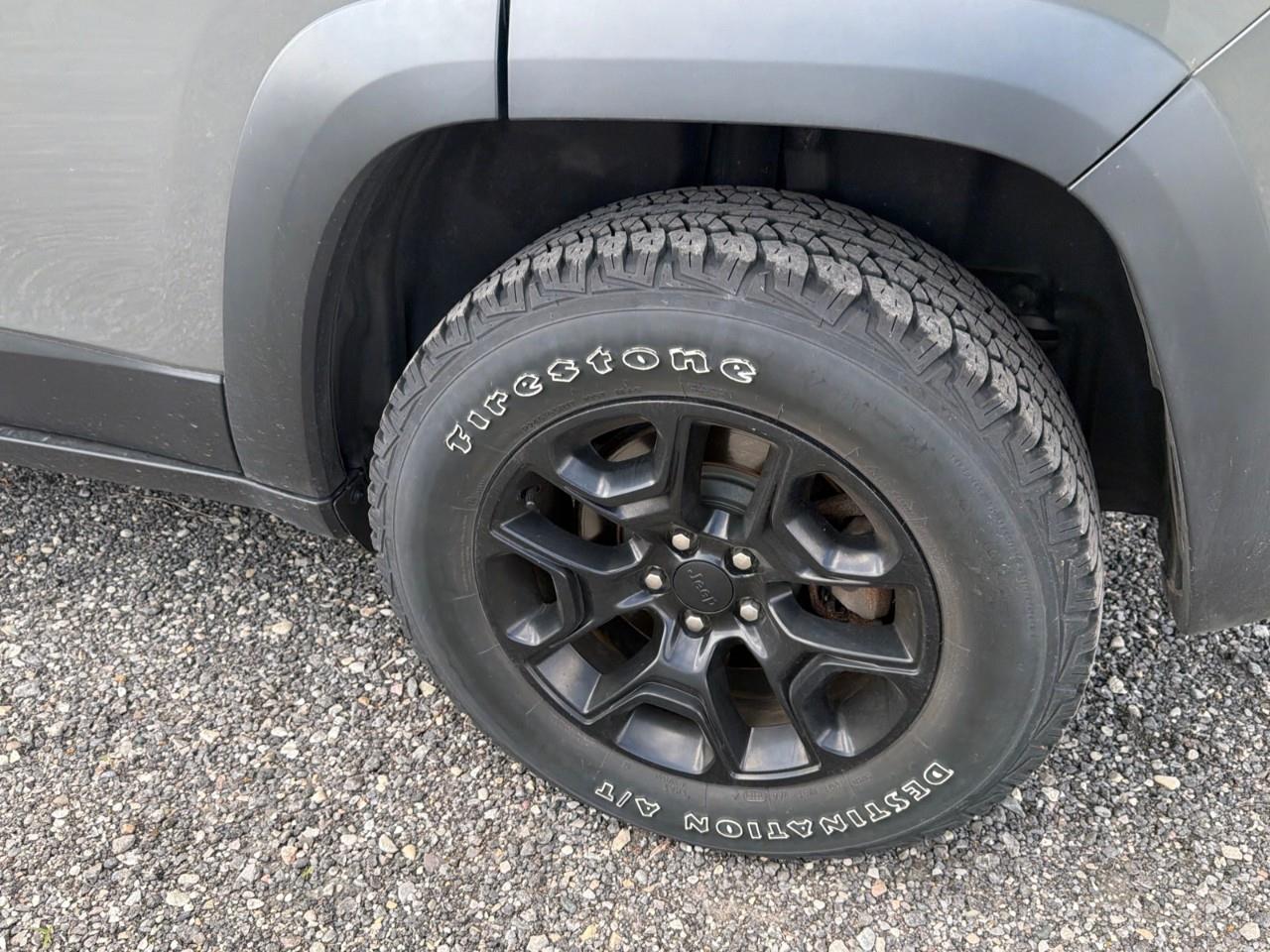 used 2019 Jeep Cherokee car, priced at $25,597