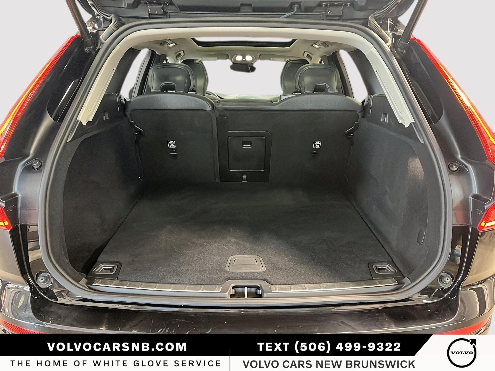2025 Volvo XC60 B5 Plus Dark Theme