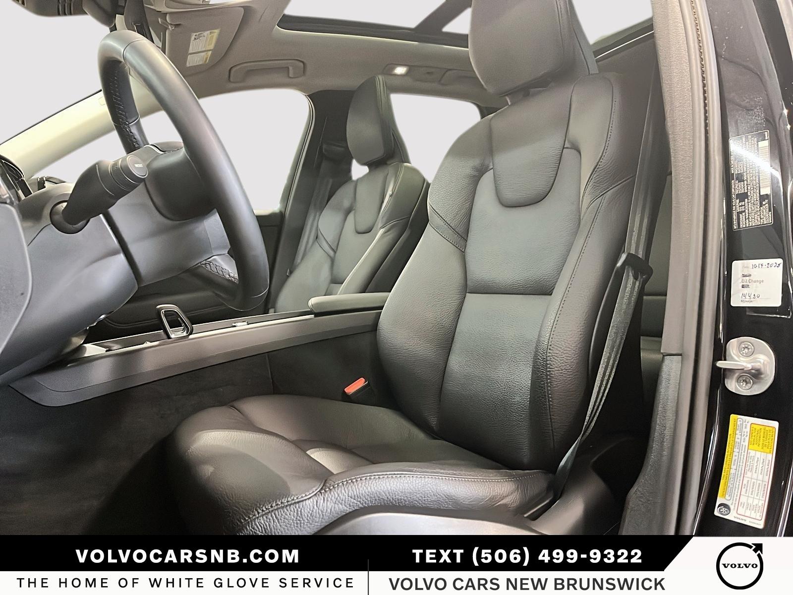 2025 Volvo XC60 B5 Plus Dark Theme