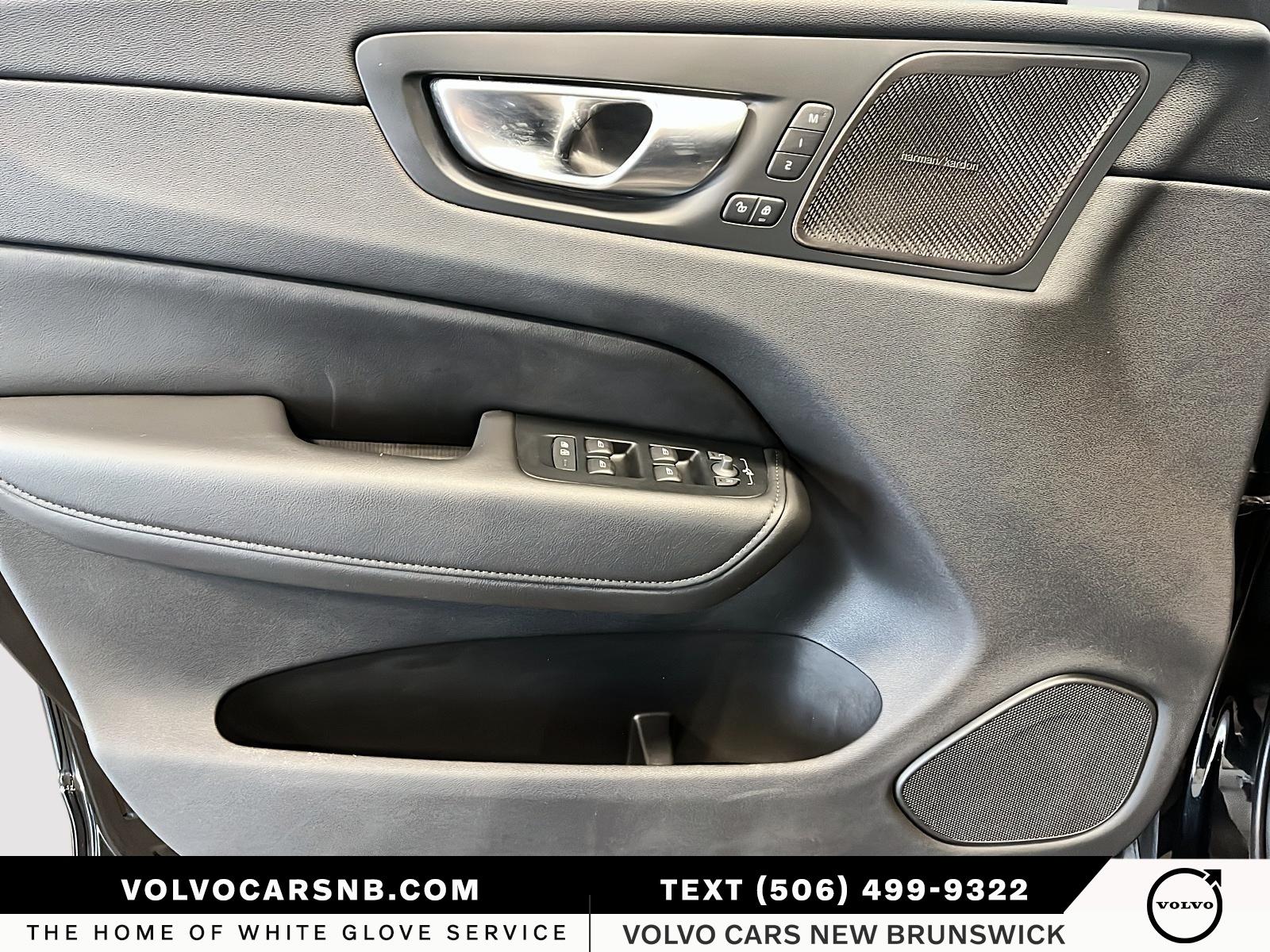 2025 Volvo XC60 B5 Plus Dark Theme