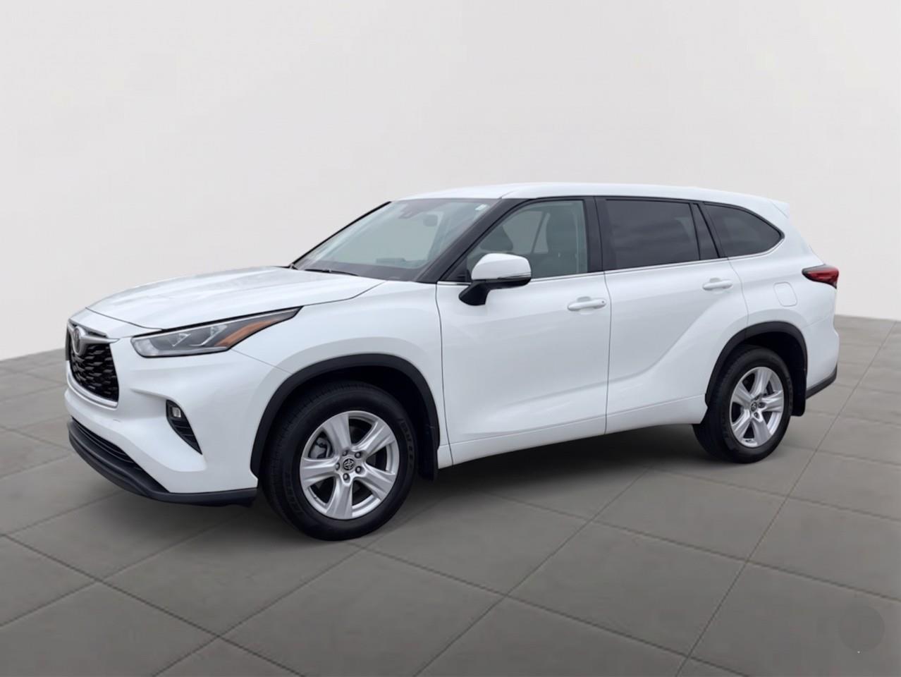 White 2023 Toyota Highlander LE AWD SUV / Crossover All-Wheel Drive 8-Speed Automatic