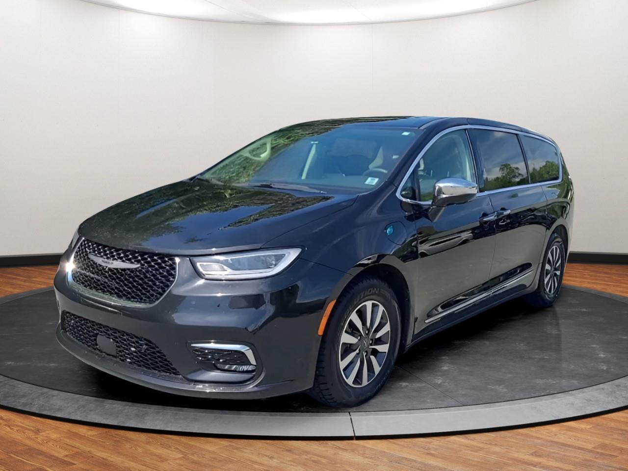 2022 Chrysler Pacifica Hybrid Limited FWD