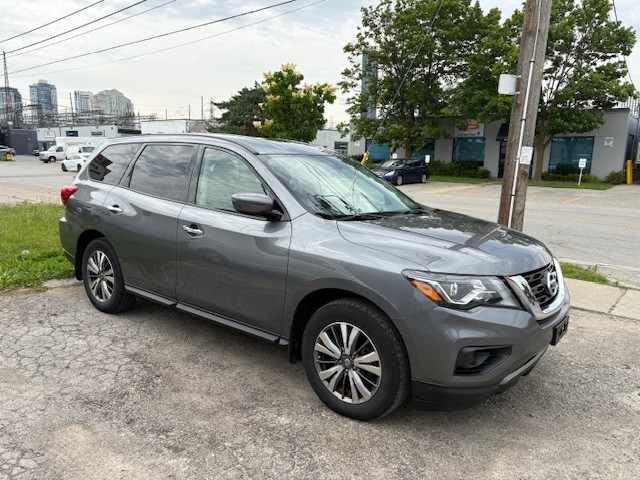 Gray 2020 Nissan Pathfinder SUV / Crossover Four-Wheel Drive Continuously Variable Transmission