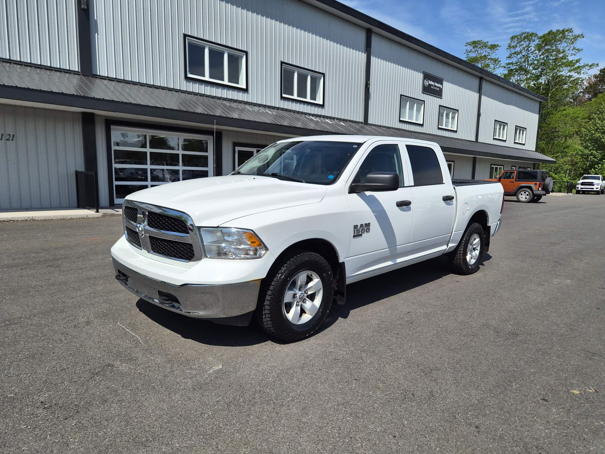 White 2022 RAM 1500 Classic SLT Crew Cab 4WD Pickup Truck Four-Wheel Drive 8-Speed Automatic