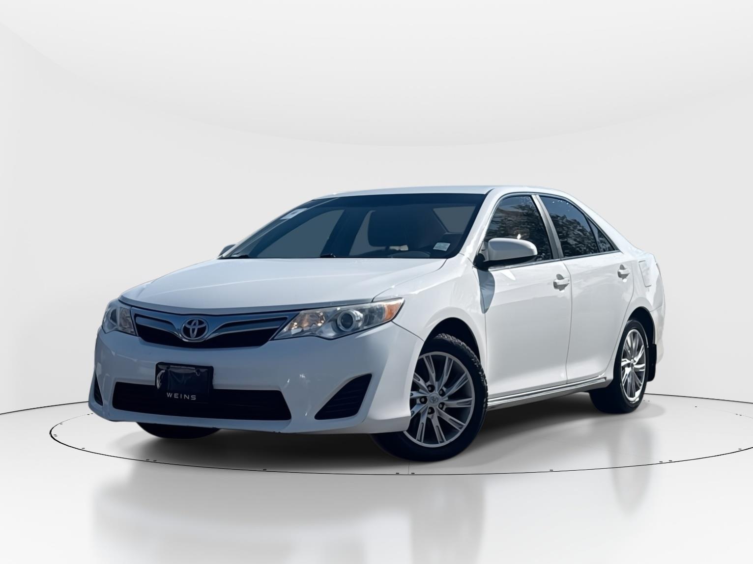 White 2013 Toyota Camry LE Sedan Front-Wheel Drive 6-Speed Automatic