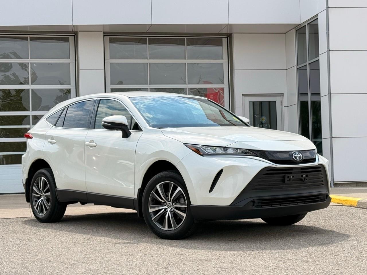 White 2022 Toyota Venza LE AWD SUV / Crossover All-Wheel Drive Continuously Variable Transmission