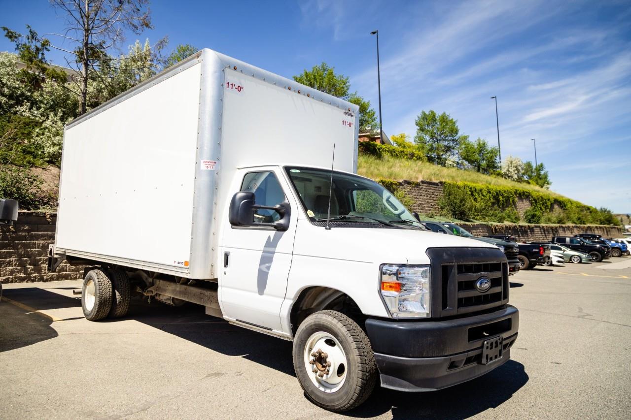 2024 Ford E-Series Chassis E-450 SD Cutaway 158 DRW RWD