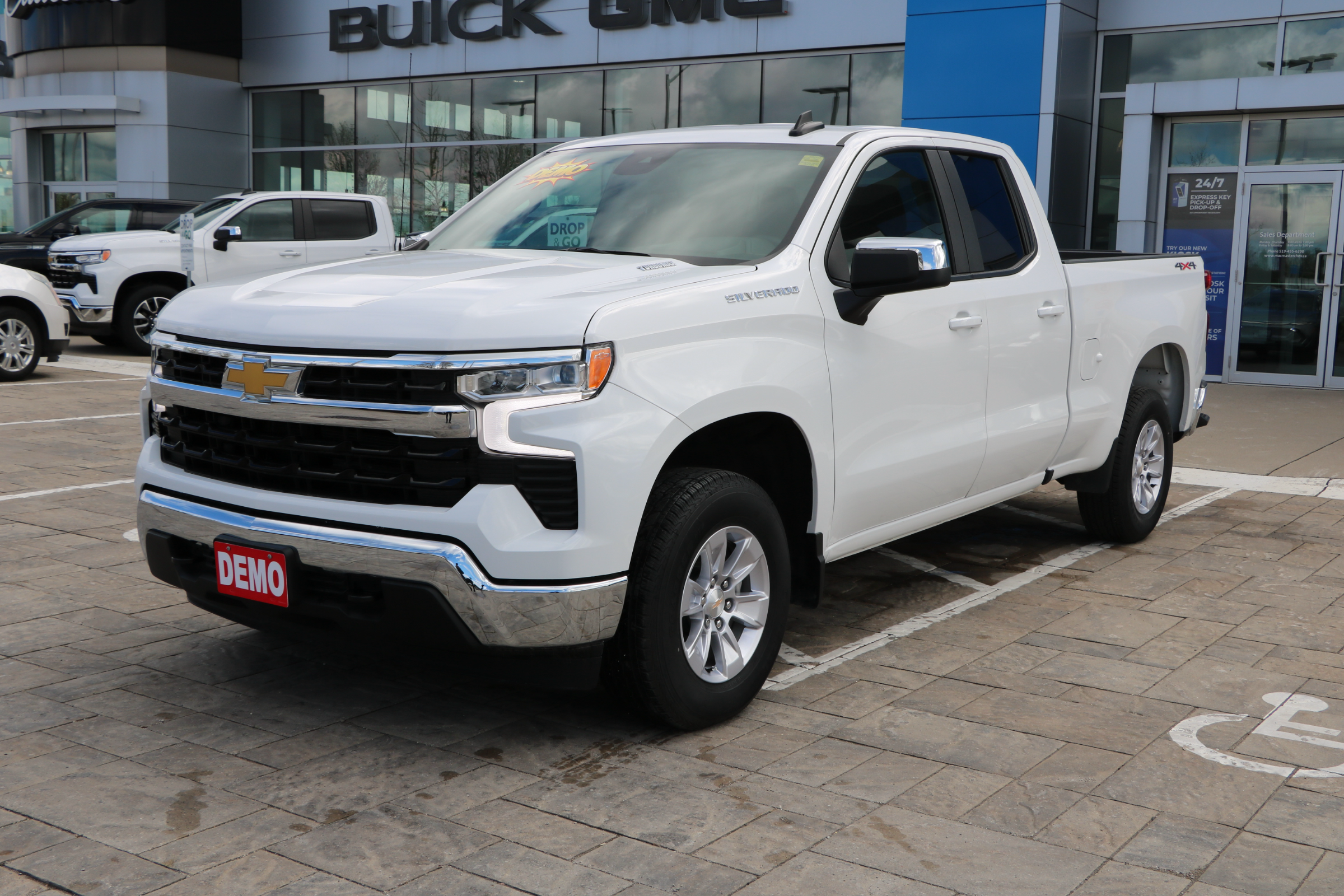 White 2025 Chevrolet Silverado 1500 LT Double Cab 4WD Pickup Truck Four-Wheel Drive 8-Speed Automatic