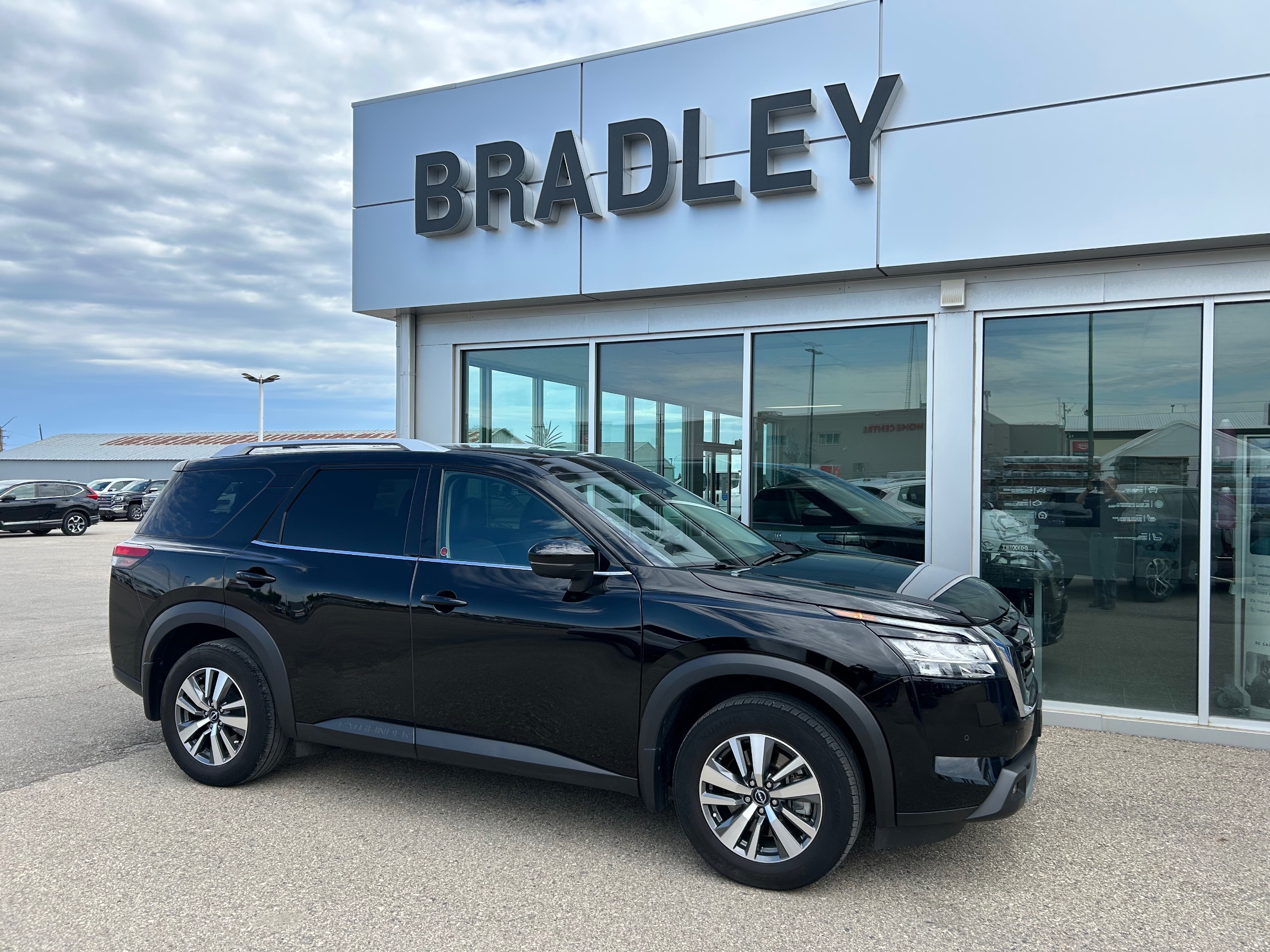 Black 2024 Nissan Pathfinder SL 4WD SUV / Crossover All-Wheel Drive 9-Speed Automatic