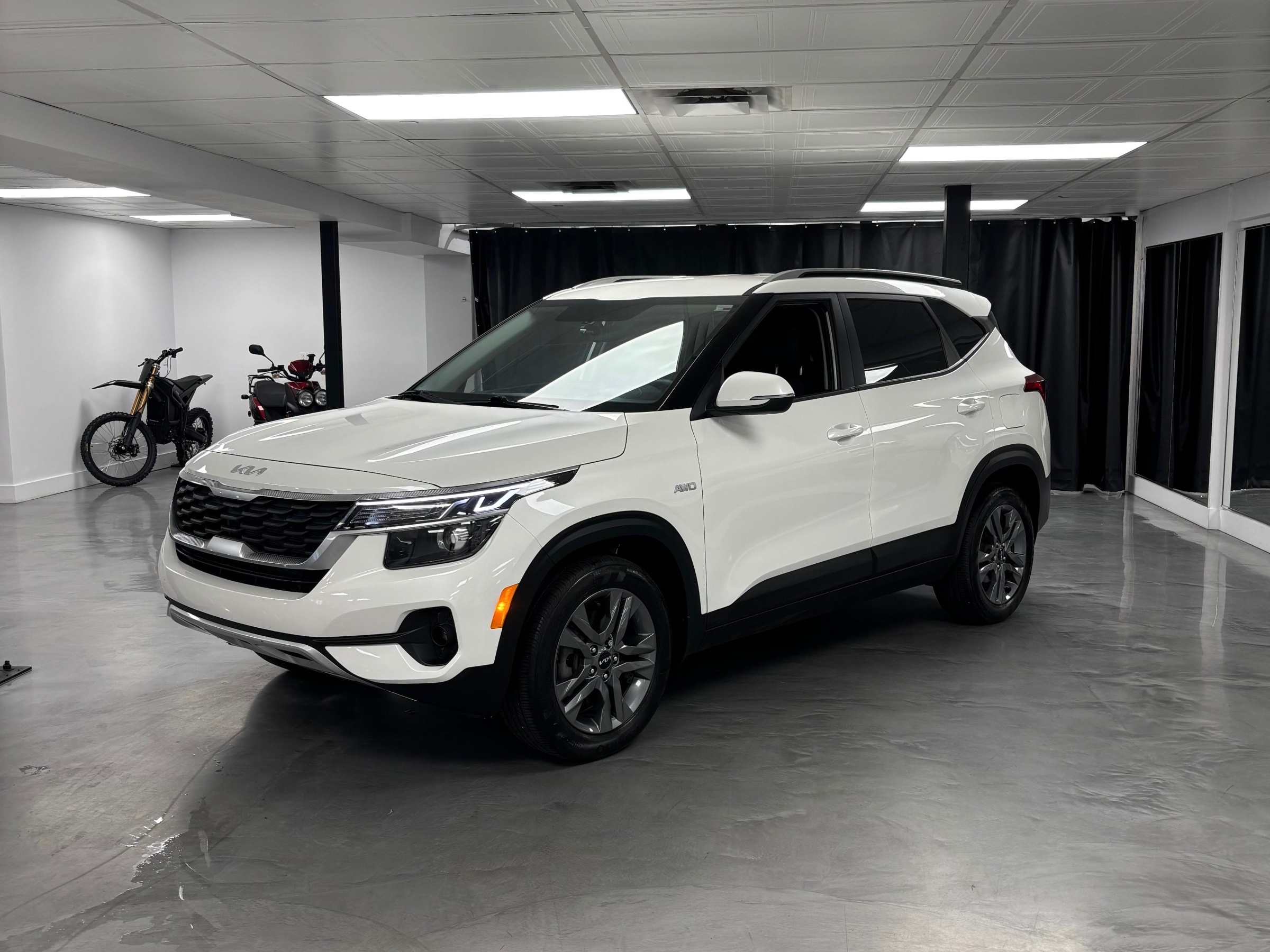 White 2023 Kia Seltos SUV / Crossover All-Wheel Drive Continuously Variable Transmission
