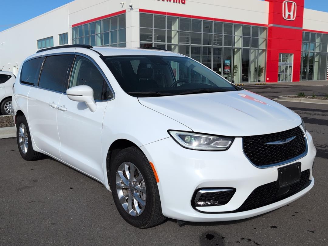 White 2022 Chrysler Pacifica Minivan All-Wheel Drive 9-Speed Automatic