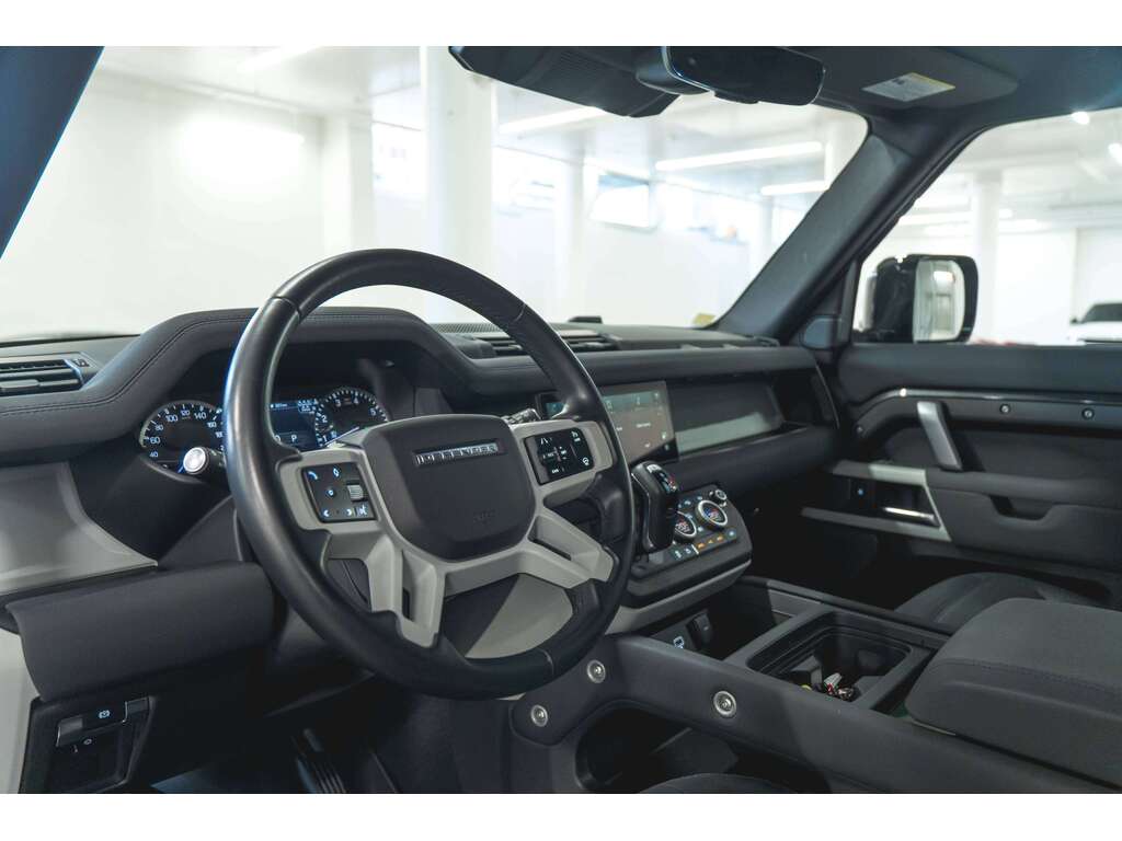 Land Rover Defender 2023