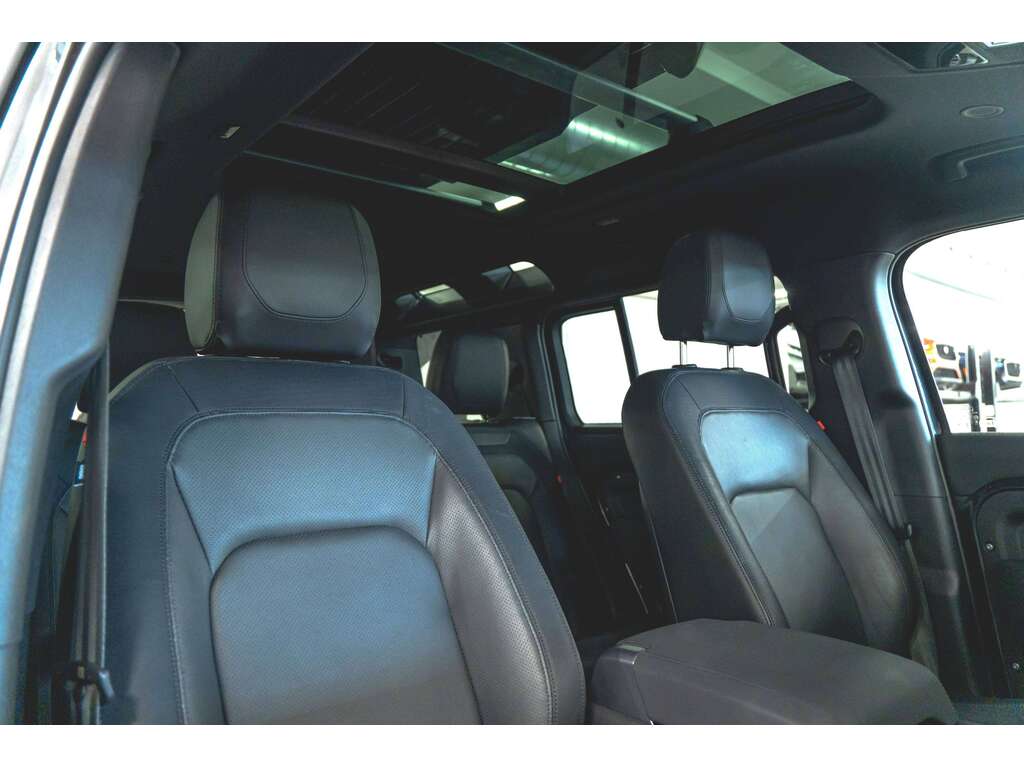 Land Rover Defender 2023