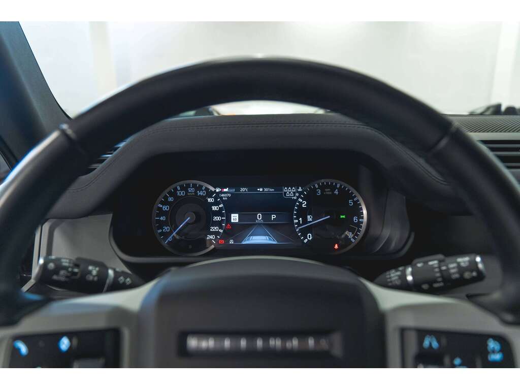 Land Rover Defender 2023