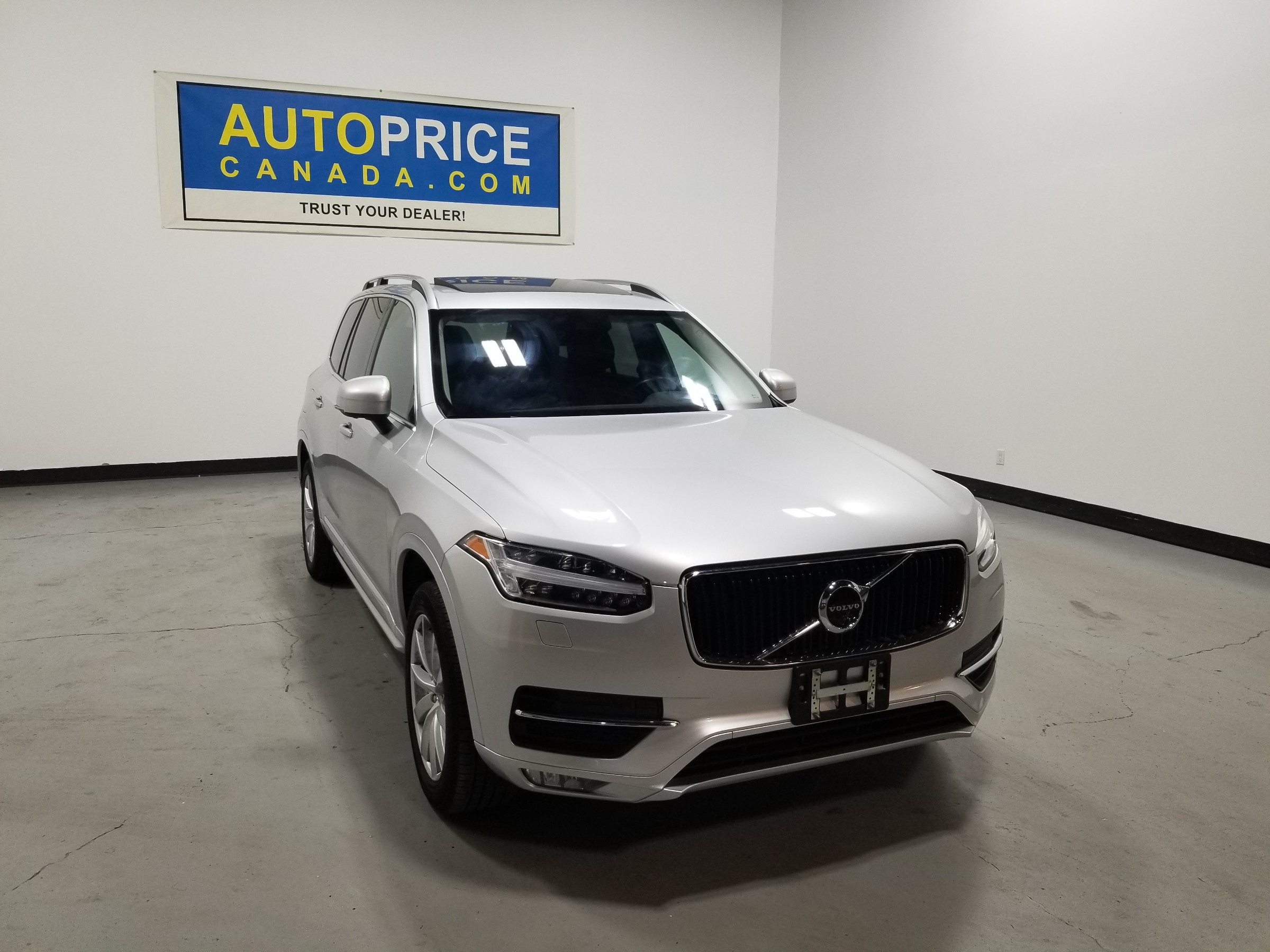 Silver 2018 Volvo XC90 SUV / Crossover All-Wheel Drive 8-Speed Automatic