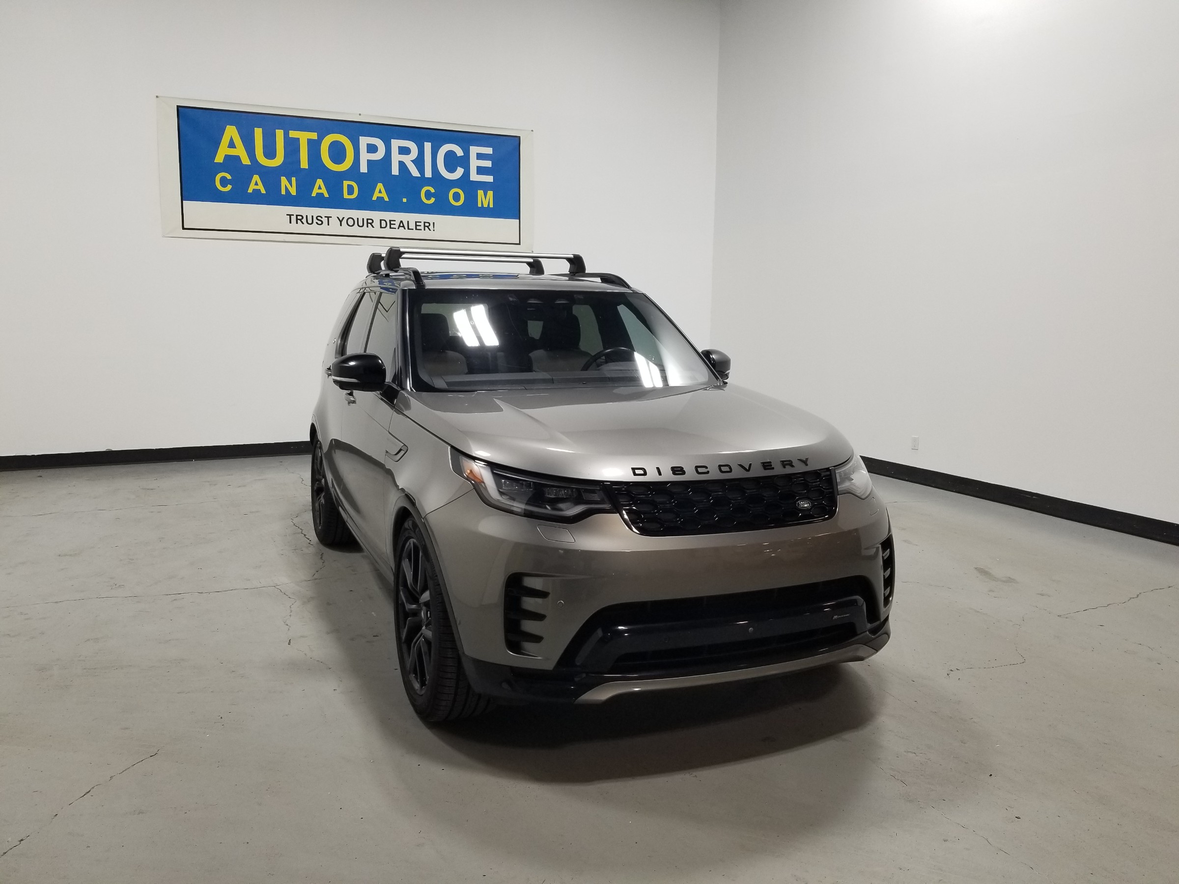 Gray 2023 Land Rover Discovery SUV / Crossover All-Wheel Drive 8-Speed Automatic