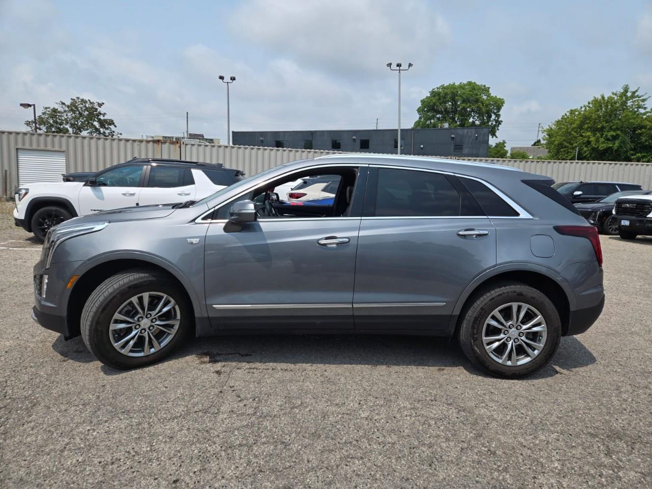 used 2022 Cadillac XT5 car, priced at $38,889