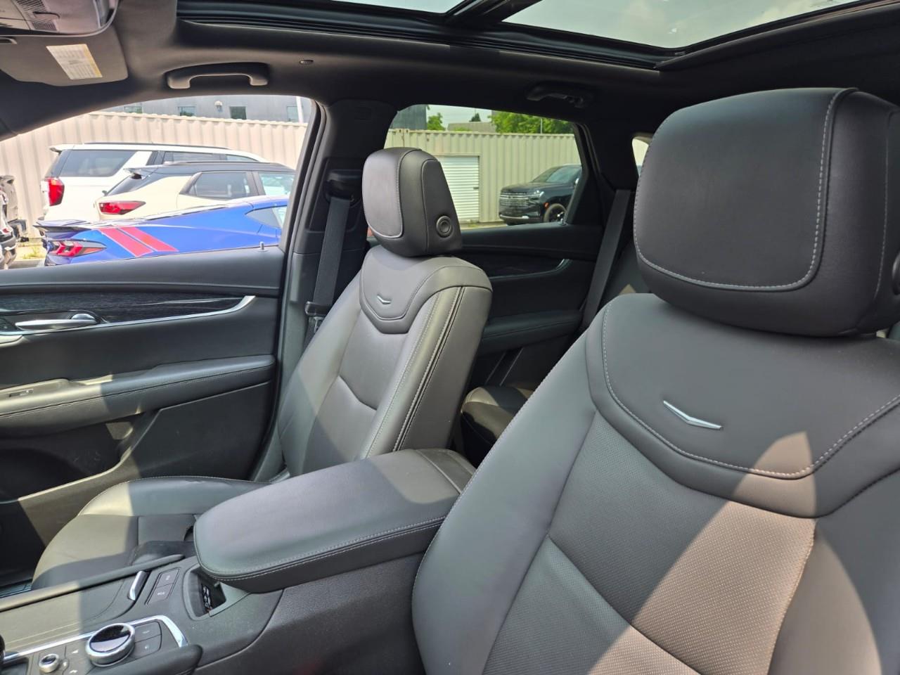 used 2022 Cadillac XT5 car, priced at $38,889