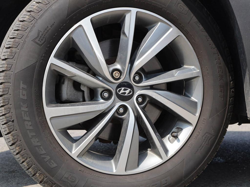 used 2019 Hyundai Santa Fe car, priced at $21,597