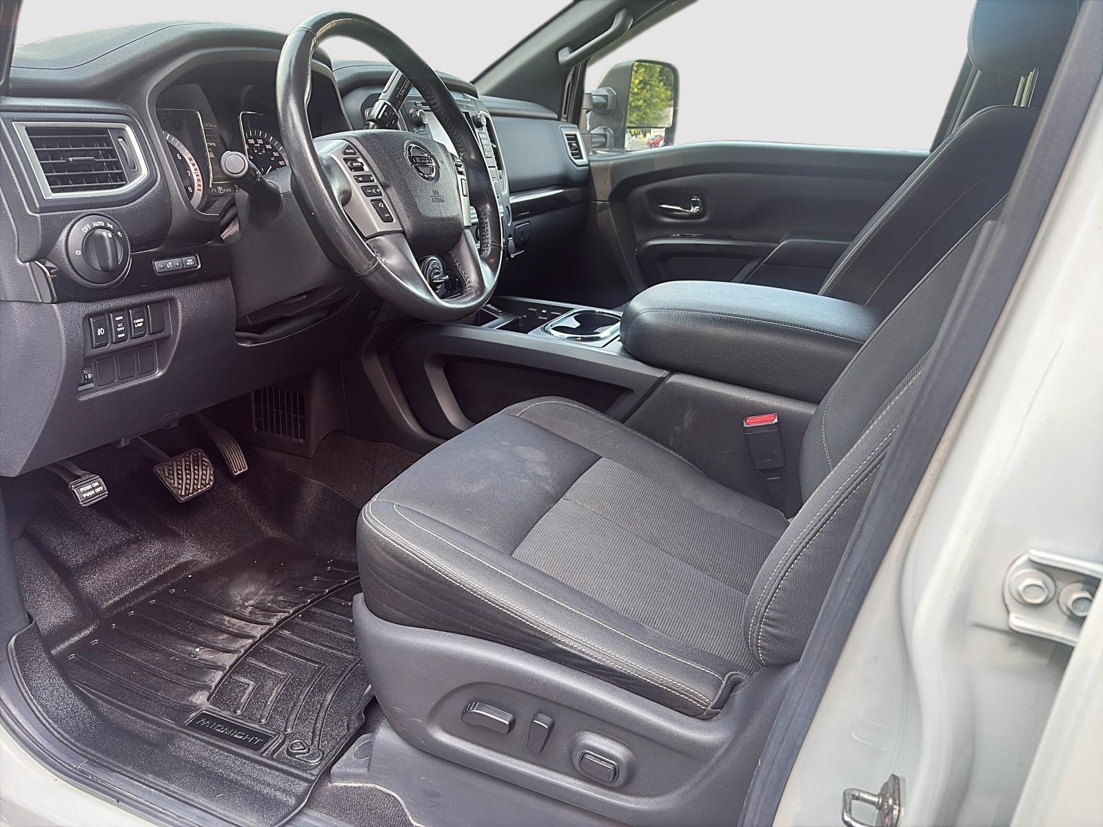 2018 Nissan Titan SV Midnight Edition