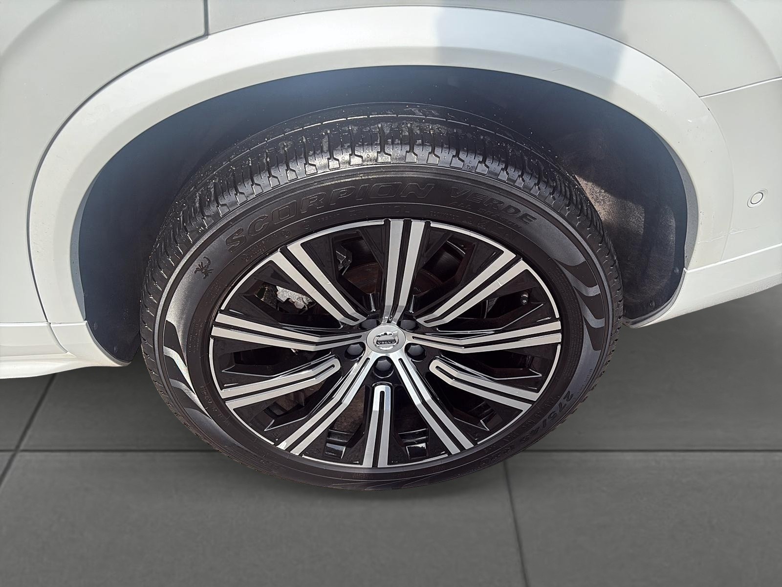 2023 Volvo XC90 B6 Plus Bright Theme