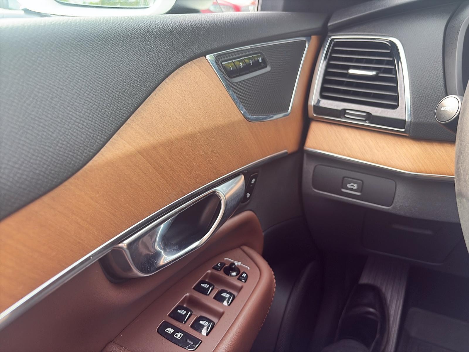 2023 Volvo XC90 B6 Plus Bright Theme
