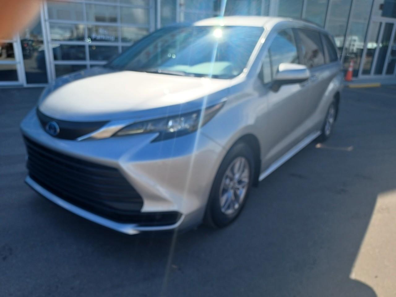 2025 Toyota Sienna LE 8-Passenger AWD