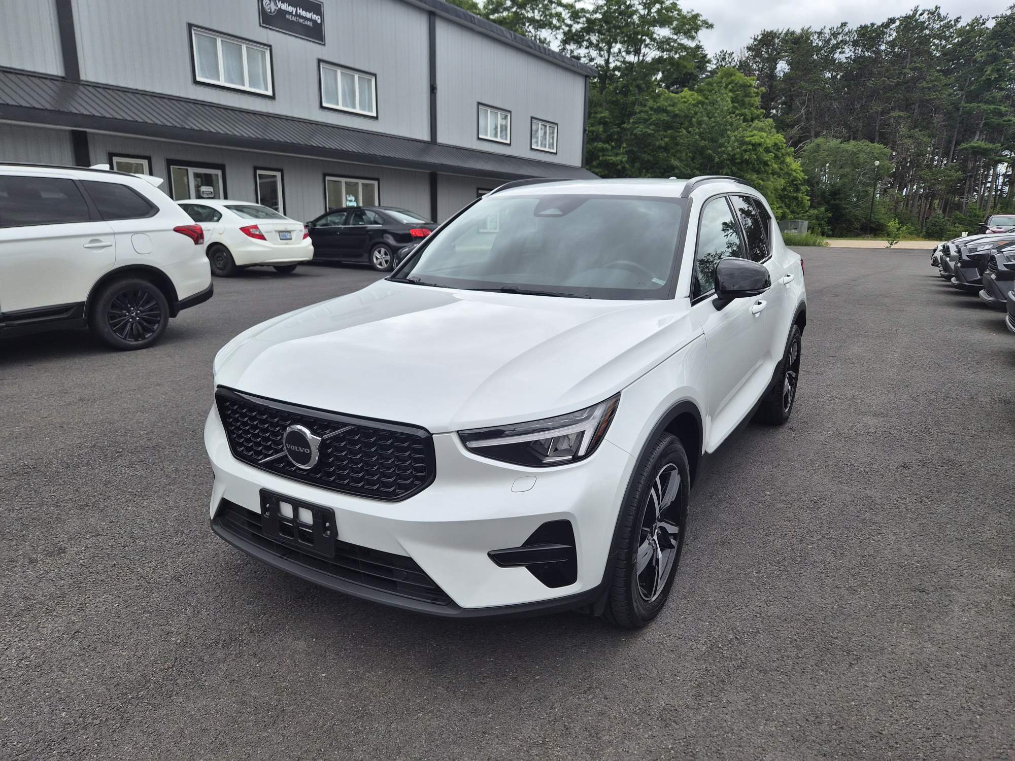 White 2024 Volvo XC40 SUV / Crossover All-Wheel Drive 8-Speed Automatic