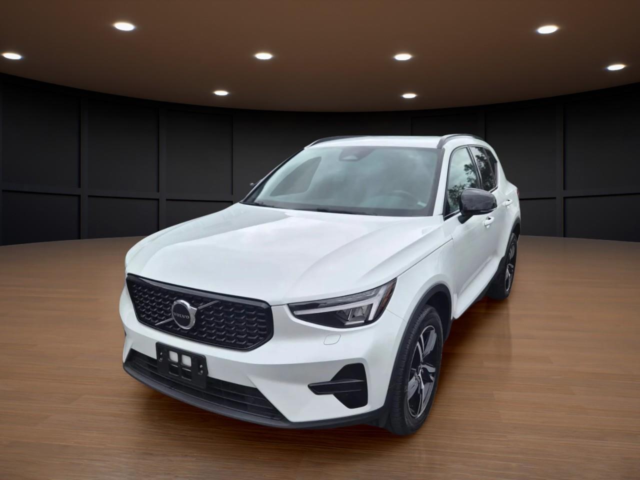 White 2024 Volvo XC40 SUV / Crossover All-Wheel Drive 8-Speed Automatic